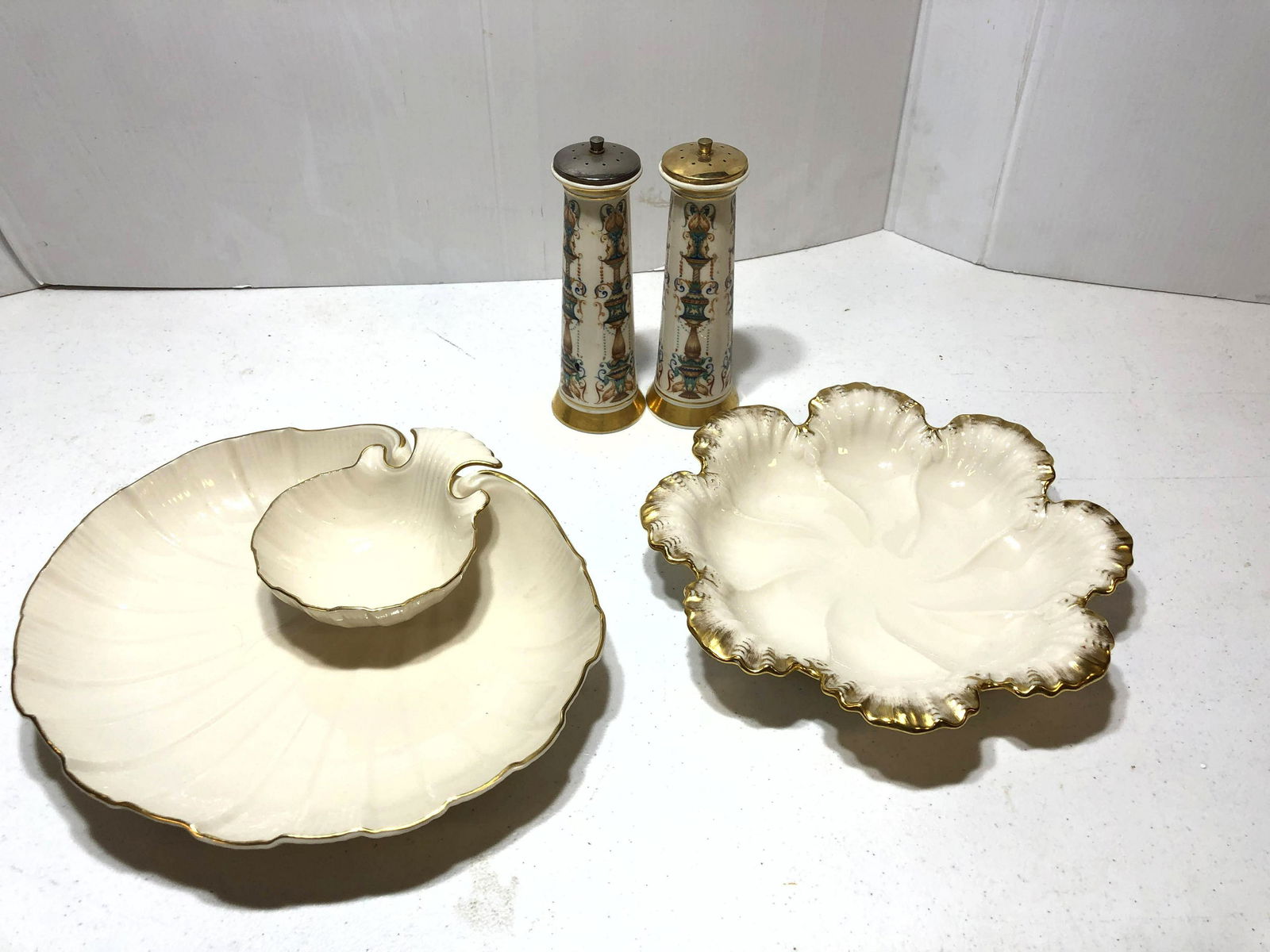 4pcs LENOX Porcelain Lot. Serving dishes, salt and pepp (1 of 8)