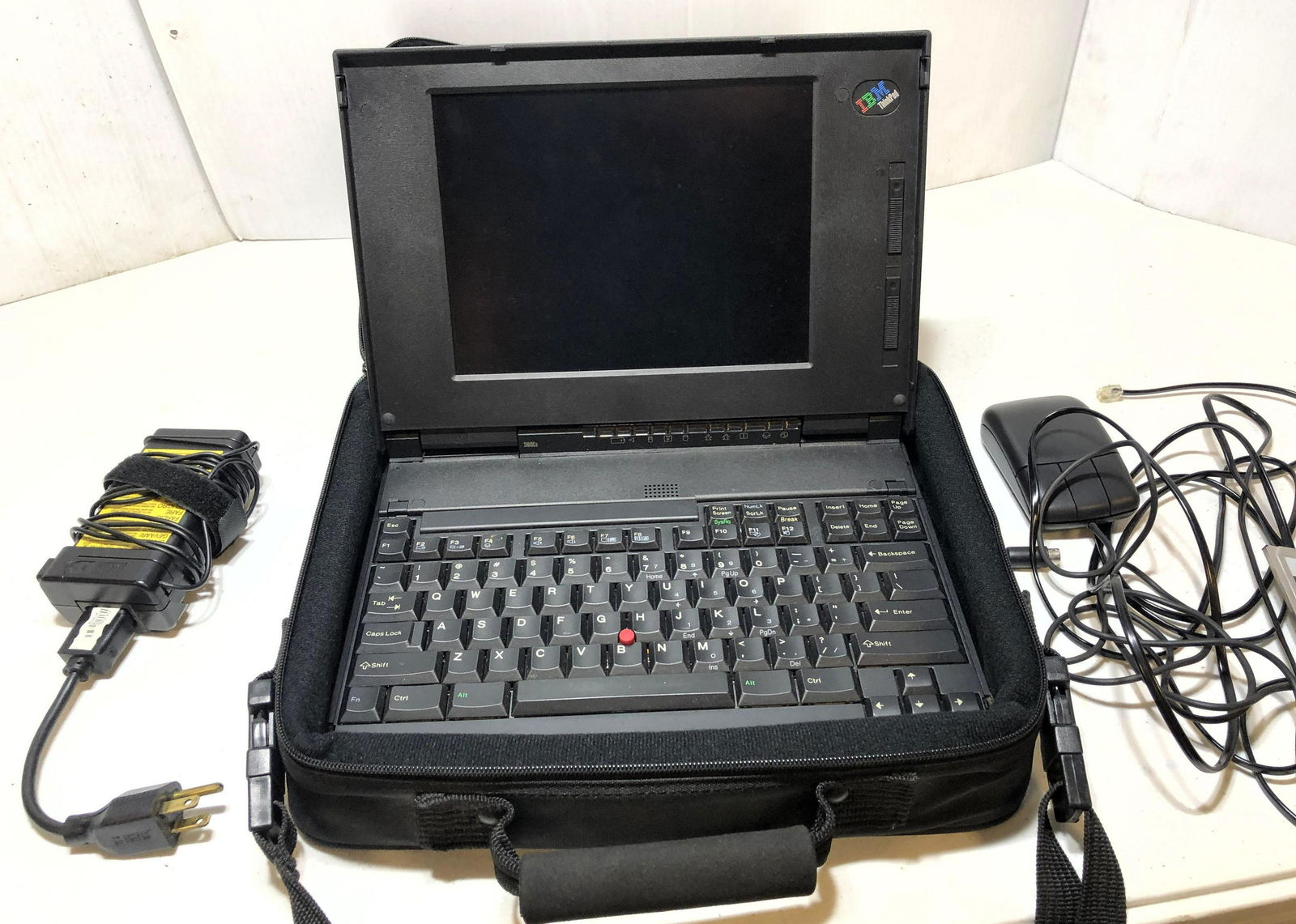 vintage IBM Laptop Computer. (1 of 5)