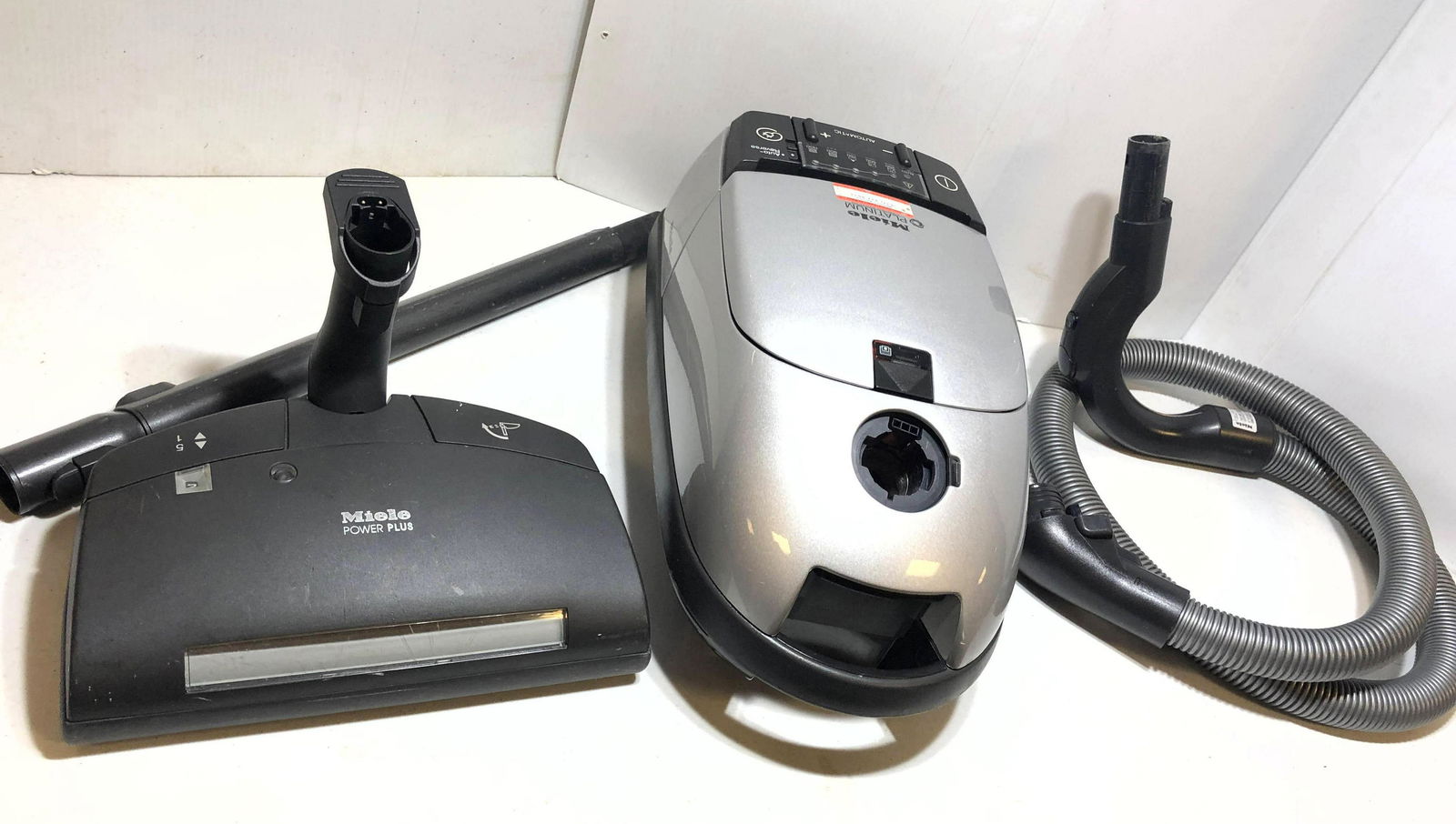 MIELE Platinum Vacuum Cleaner (1 of 11)