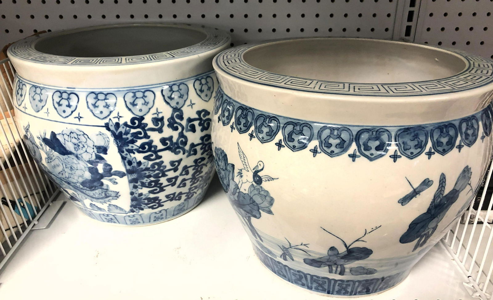 2pcs Blue and White Chinese Style Fish Bowls. (1 of 6)