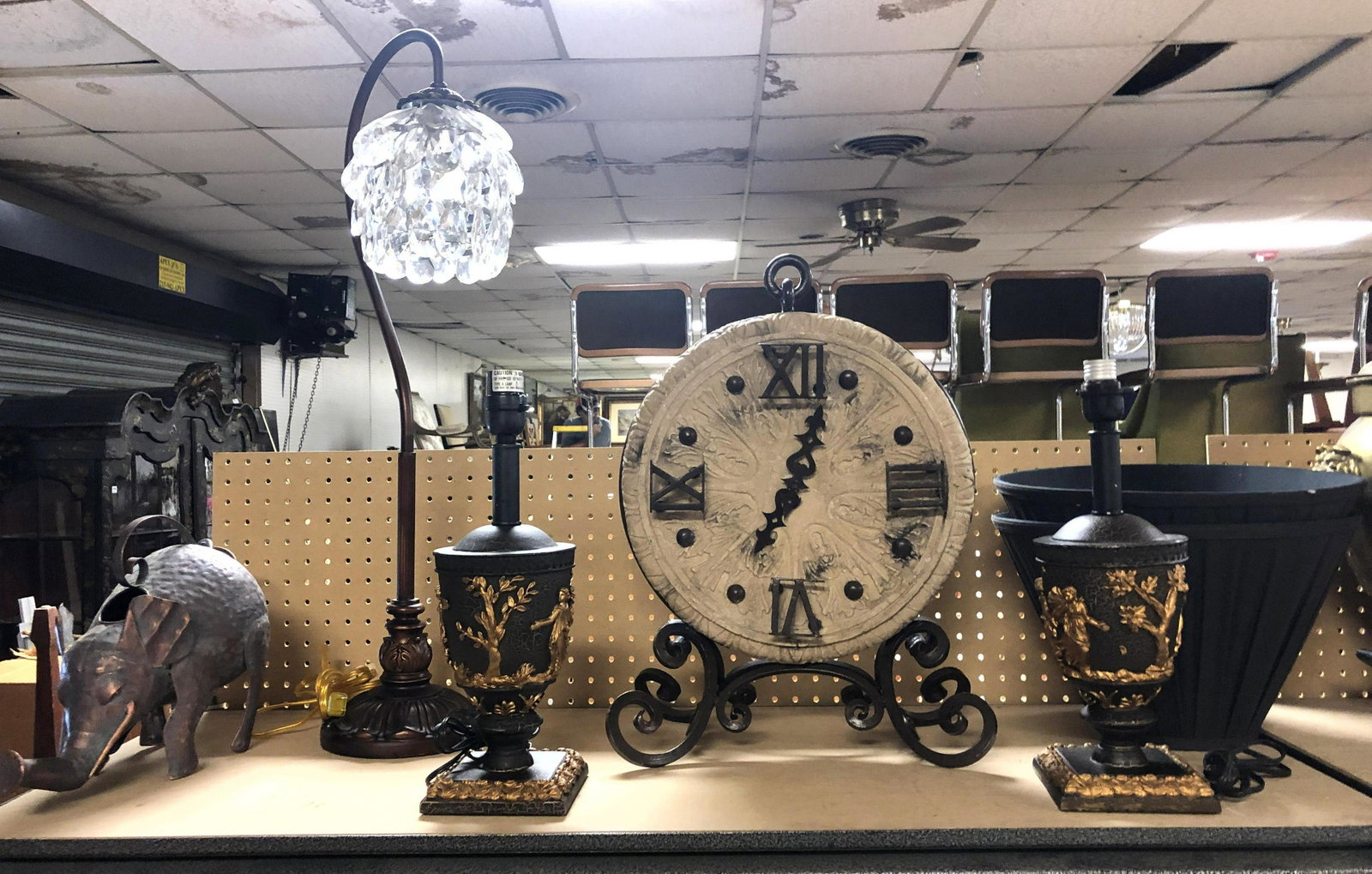 House Lot. Lamps, Clock, Crystal Lamp, elephant wateri: House Lot. Lamps, Clock, Crystal Lamp, elephant watering can.-- Dimensions: ---