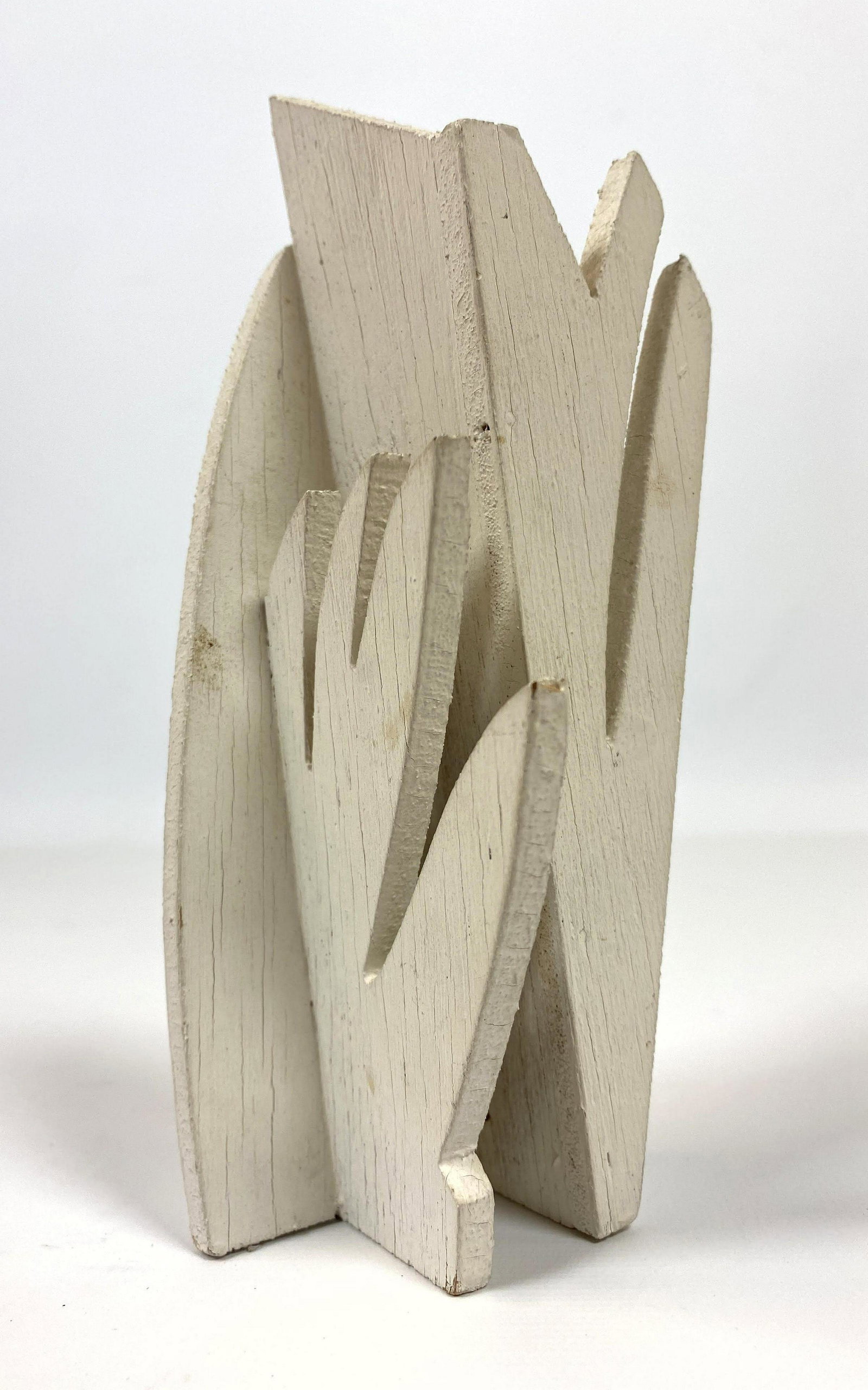 Small LOUISE NEVELSON Wood sculpture. Painted white. si: Small LOUISE NEVELSON Wood sculpture. Painted white. signed LN -- Dimensions: H: 6.5 inches: W: 3 inches: D: 3 inches --- US Shipping charge: $35 Plus insurance at a rate of $1 per hundred.