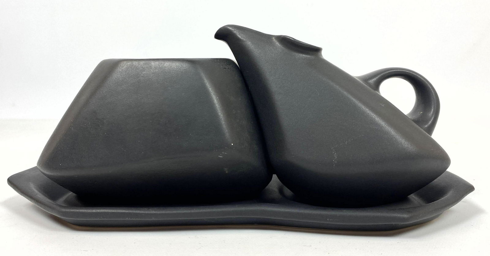 PETER SAENGER Modernist Pottery Creamer Sugar and Tray. (1 of 7)