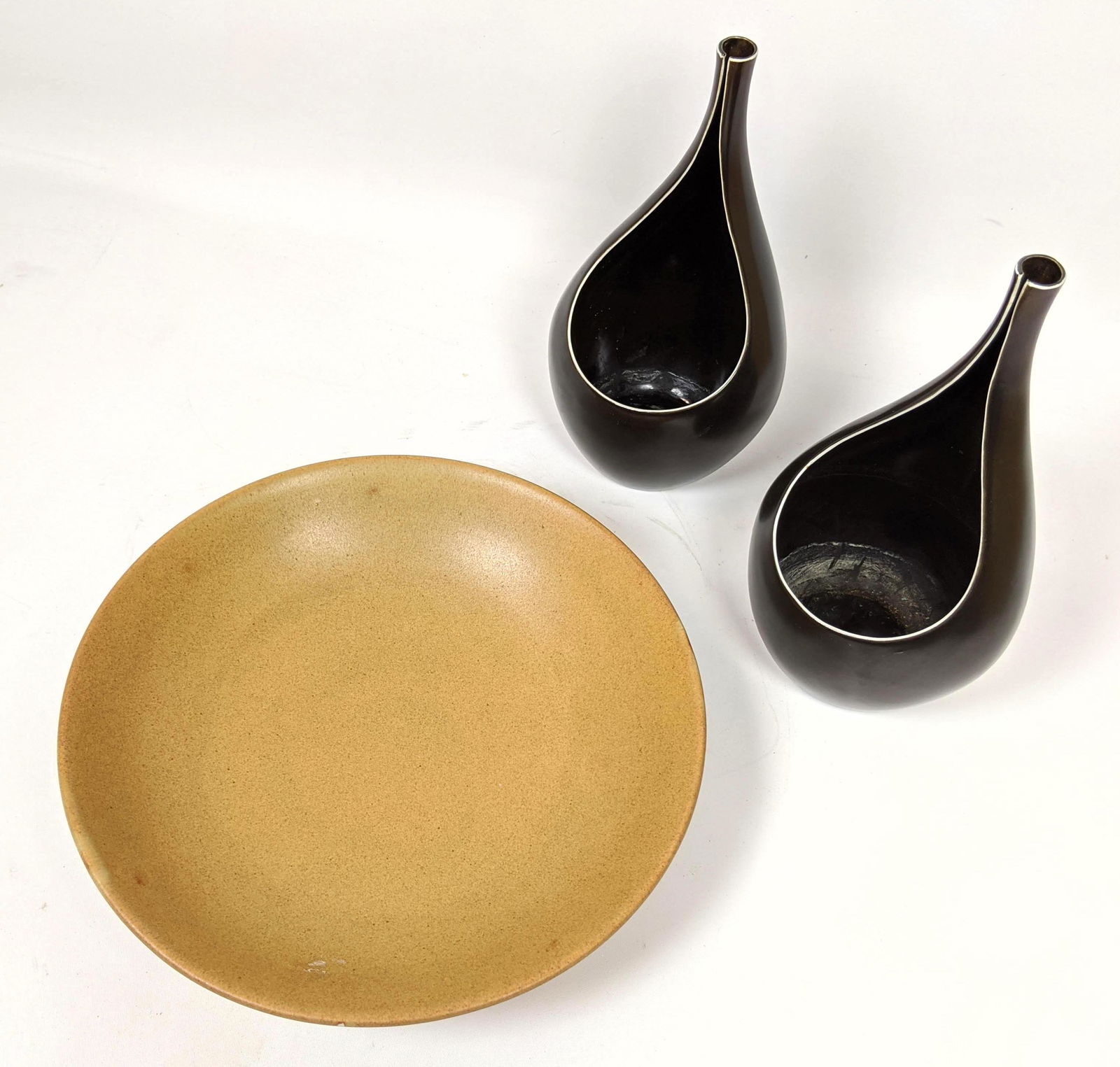 3pcs Pottery. 2 pcs GUSTAVSBERG Teardrop vases and an A (1 of 10)