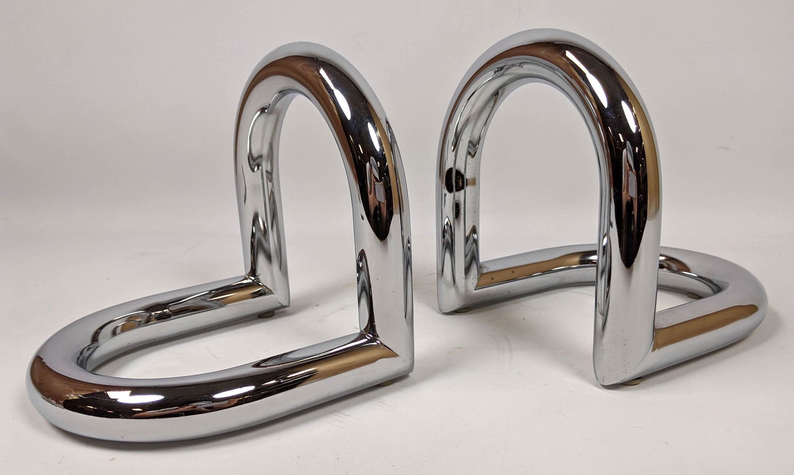 Pair of Post Modern Chrome Bookends. (1 of 8)
