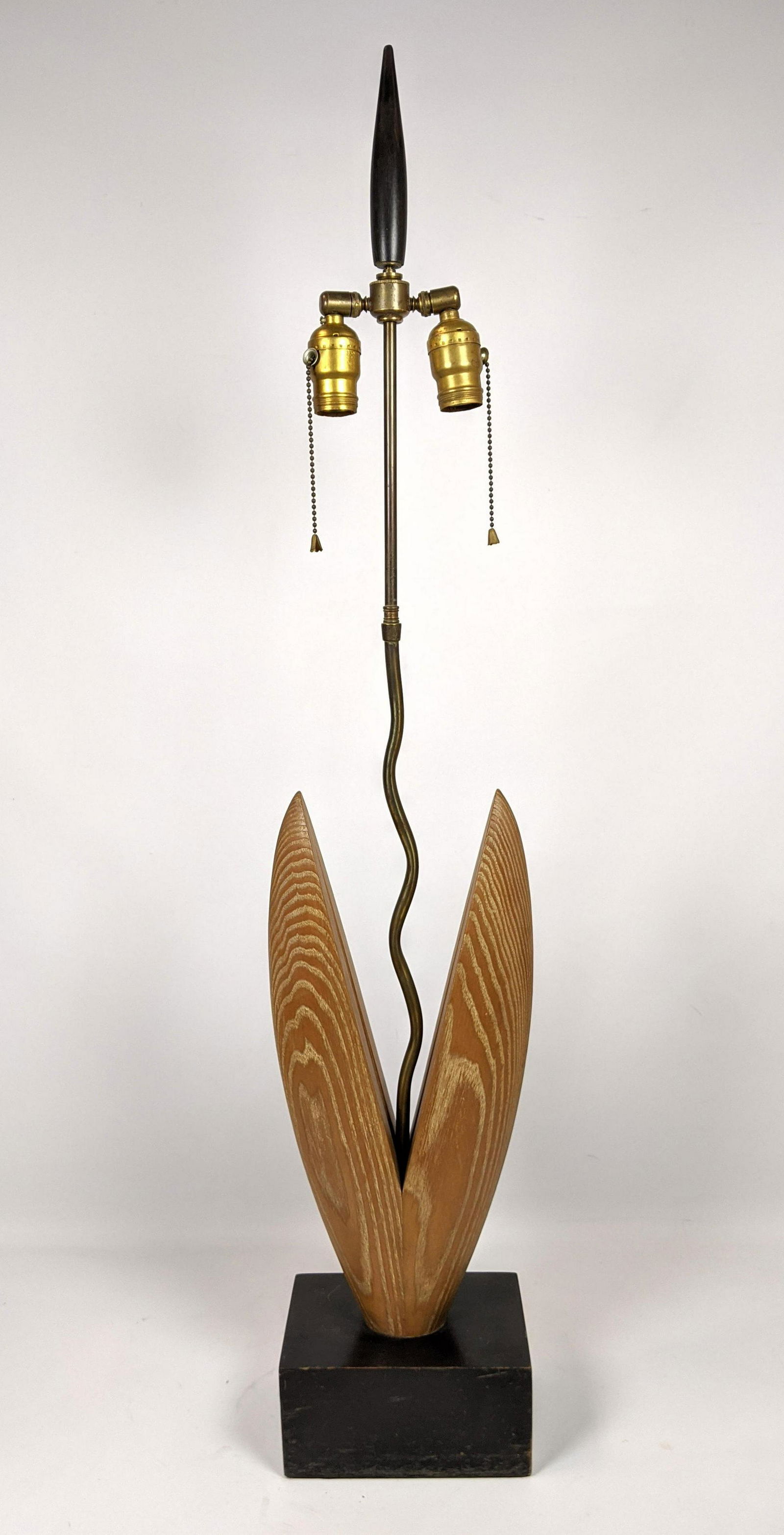 HEIFETZ Carved Wood Table Lamp with Original Finial. (1 of 16)