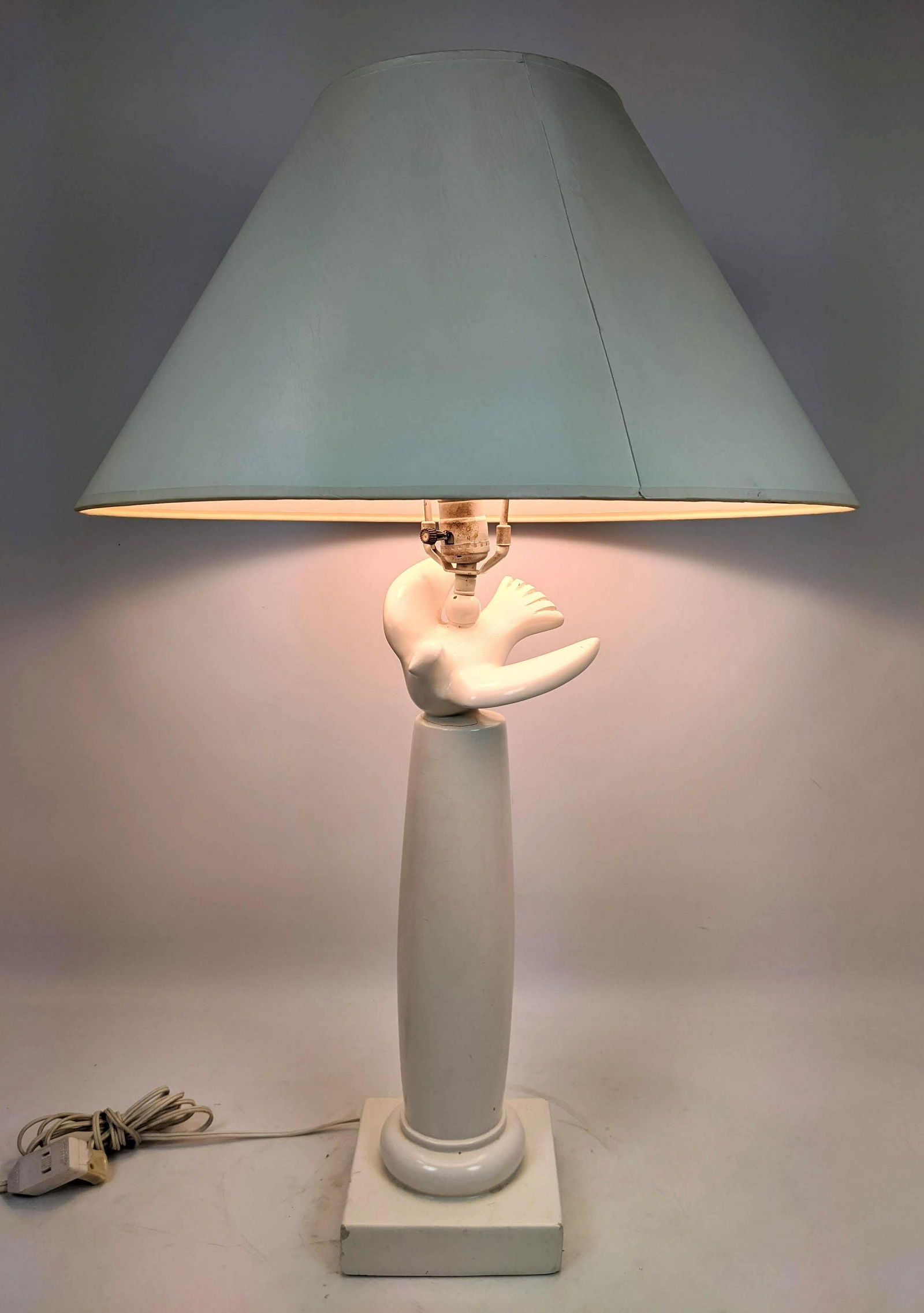 Decorator White Plaster Figural Dove Table Lamp. Bird i (1 of 10)