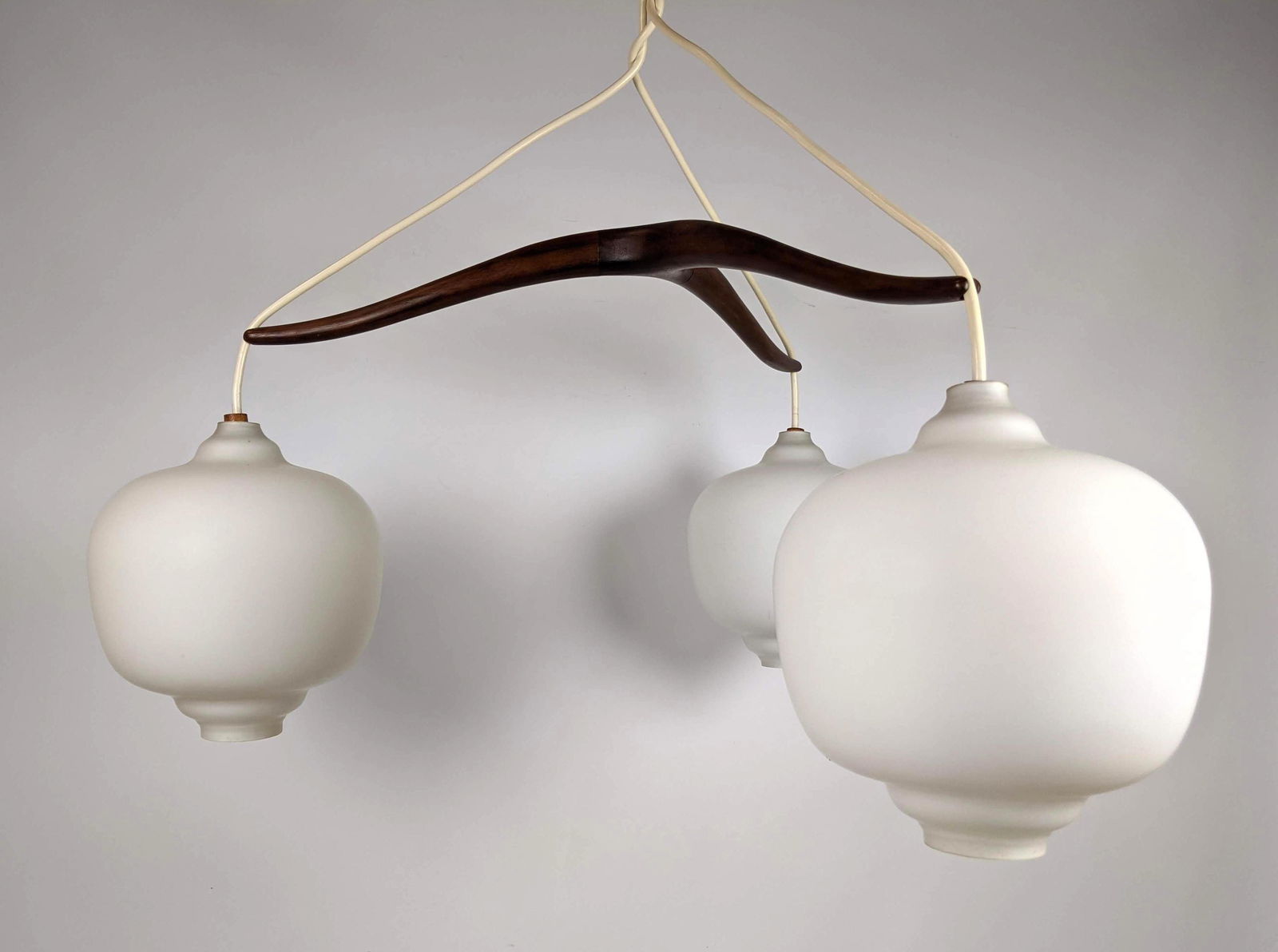 Scandinavian Ceiling Pendant Lamp Chandelier. 3 white g (1 of 9)