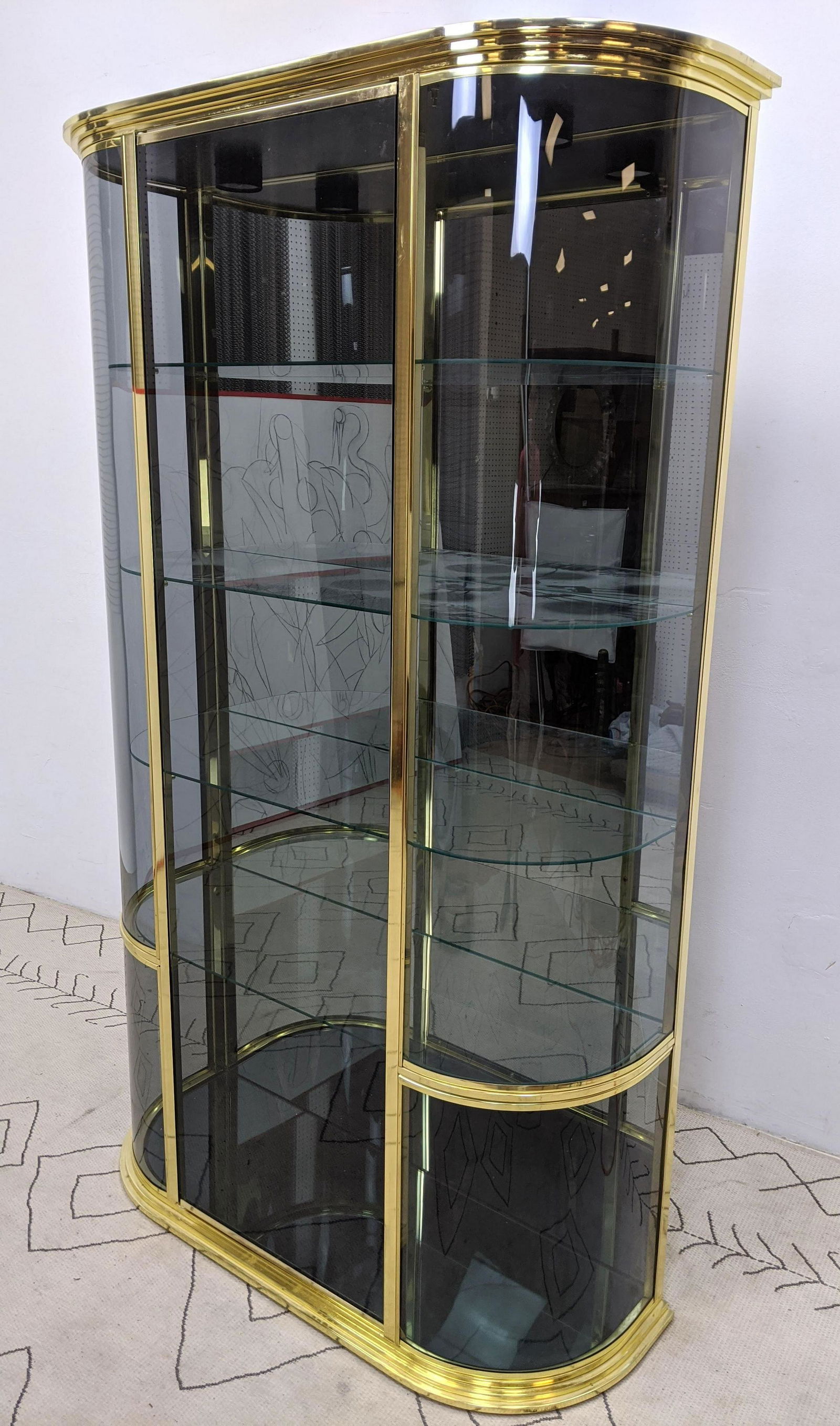 Mastercraft Style Display Cabinet with Curved Glass. Br (1 of 9)