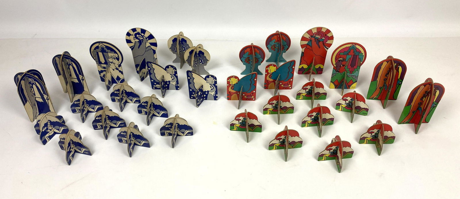 1971 PETER MAX chess set. 32 Pieces. (1 of 11)