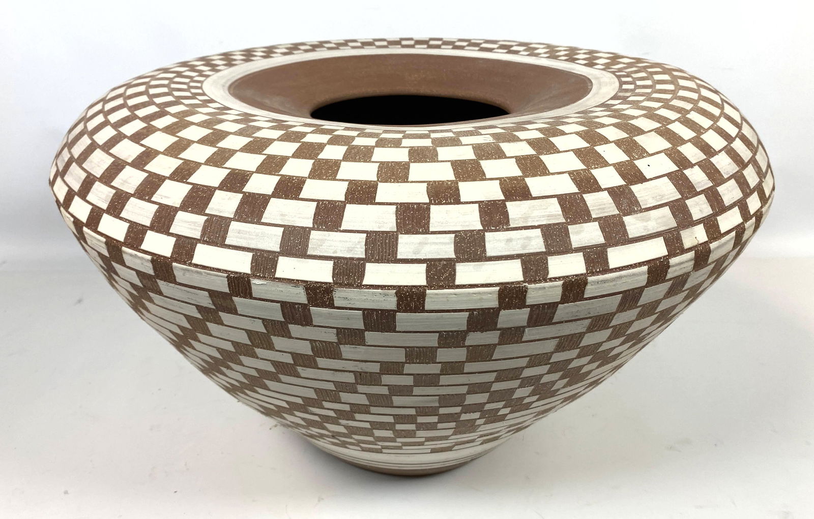 NANCY YOSHII Pottery vase. American Indian style potter (1 of 11)