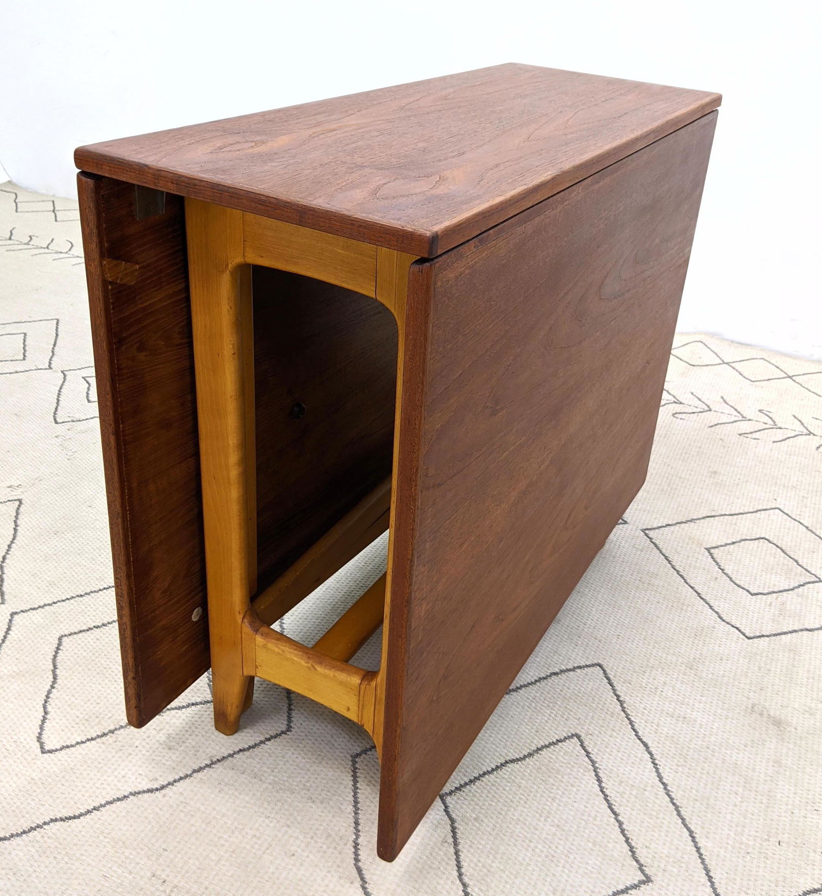 Danish Modern Teak Drop Side Table. Two 25 inch leaves (1 of 8)