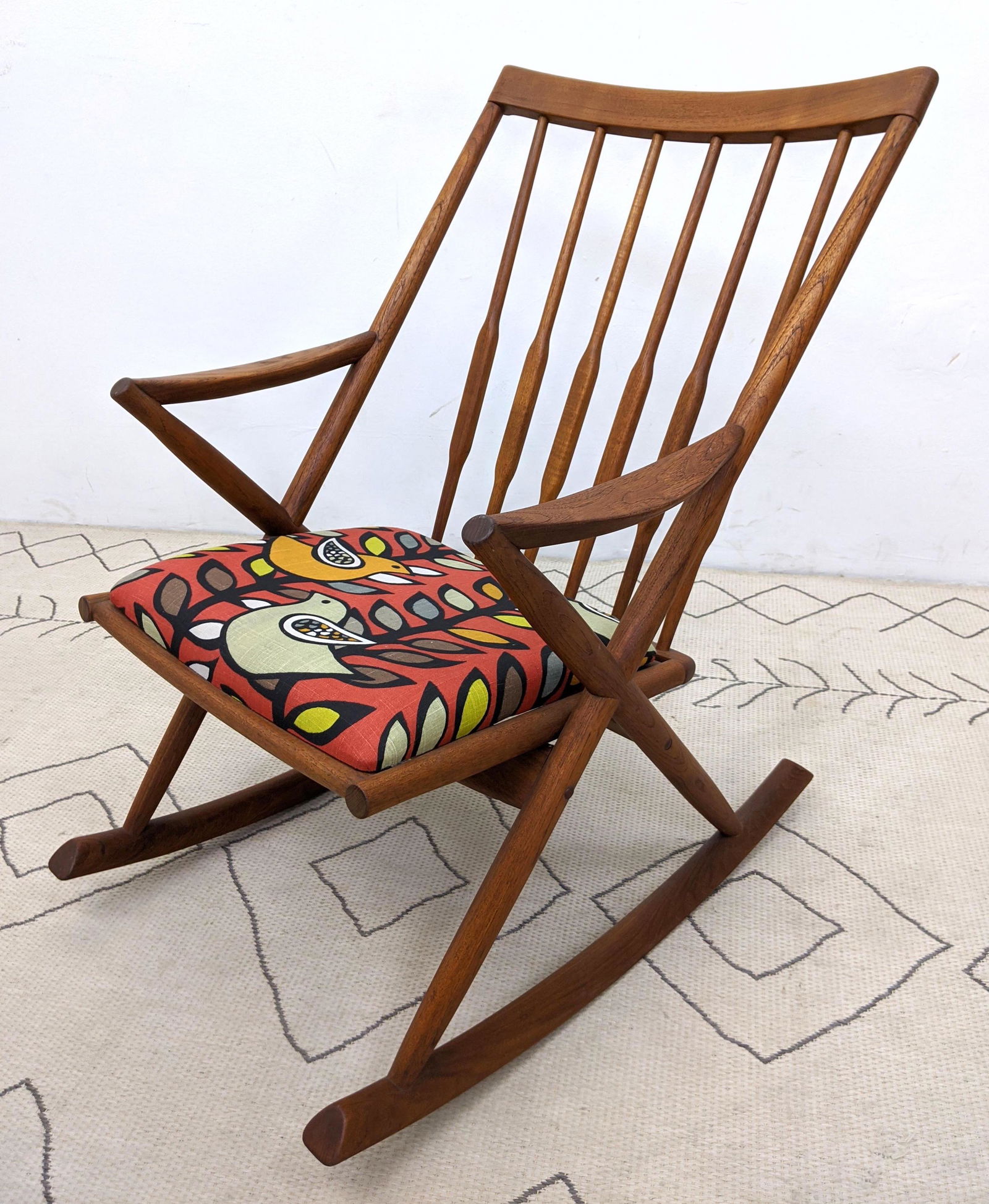 Modernist Style Rocker Rocking Chair. (1 of 9)