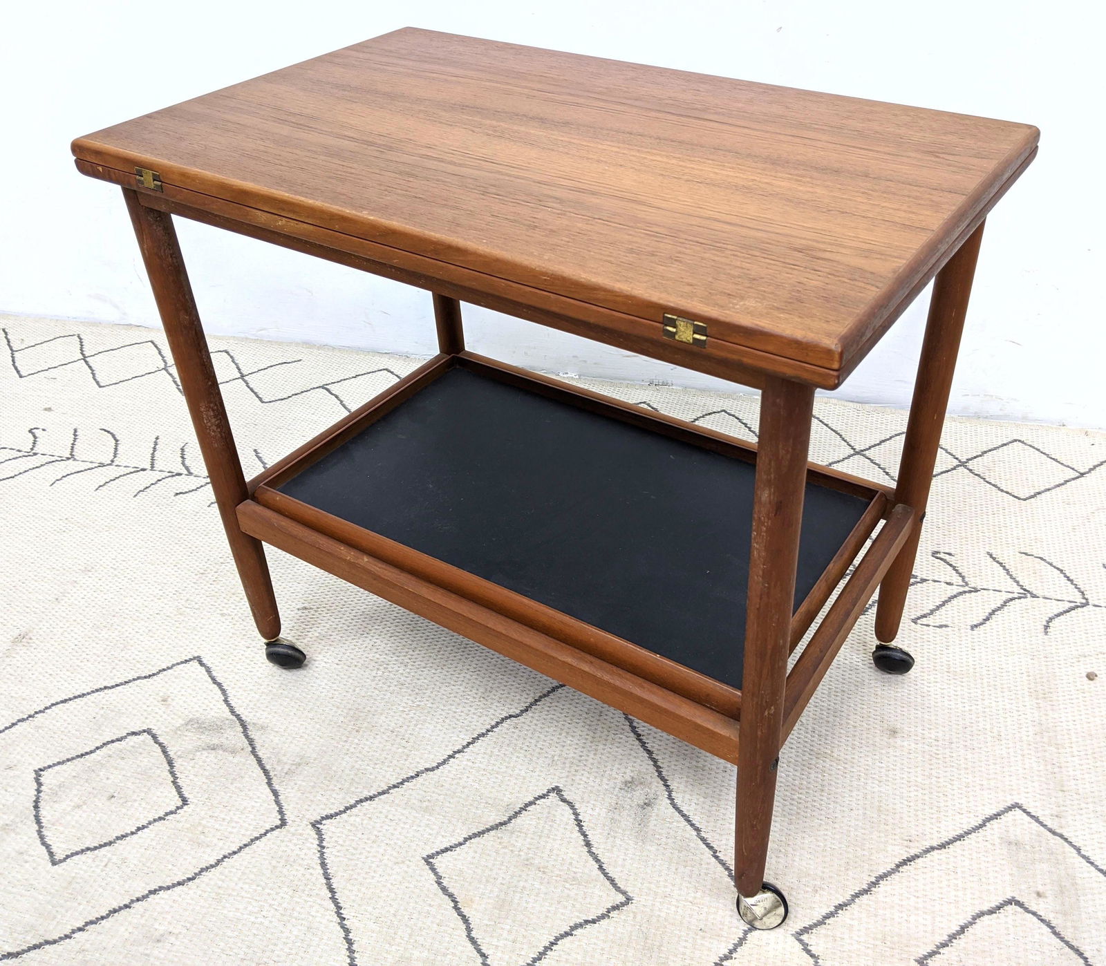 Danish Modern Teak Rolling bar Cart Server.  Flip Top. (1 of 13)