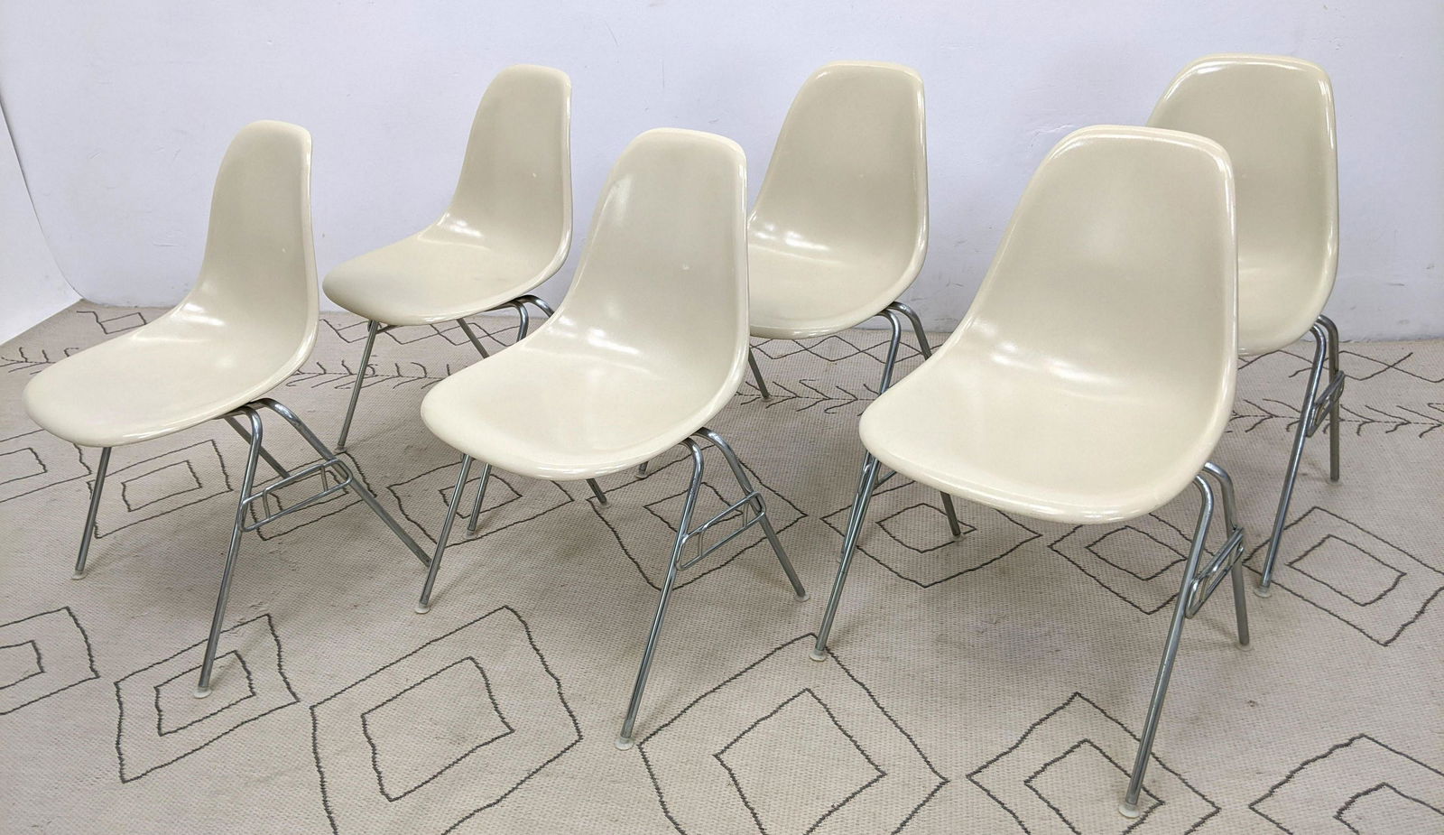 Set 6 Herman Miller Shell Chairs with Metal Bases. (1 of 12)