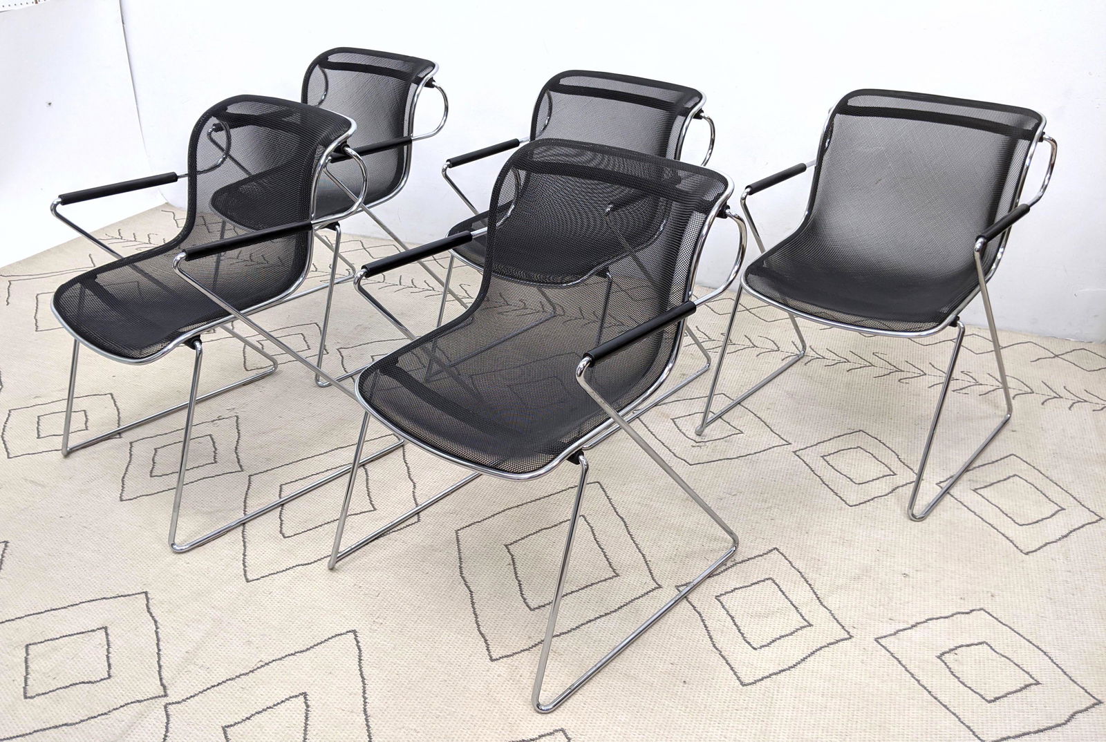 Set 5 Penelope chairs by Charles Pollock for Castelli (1 of 6)