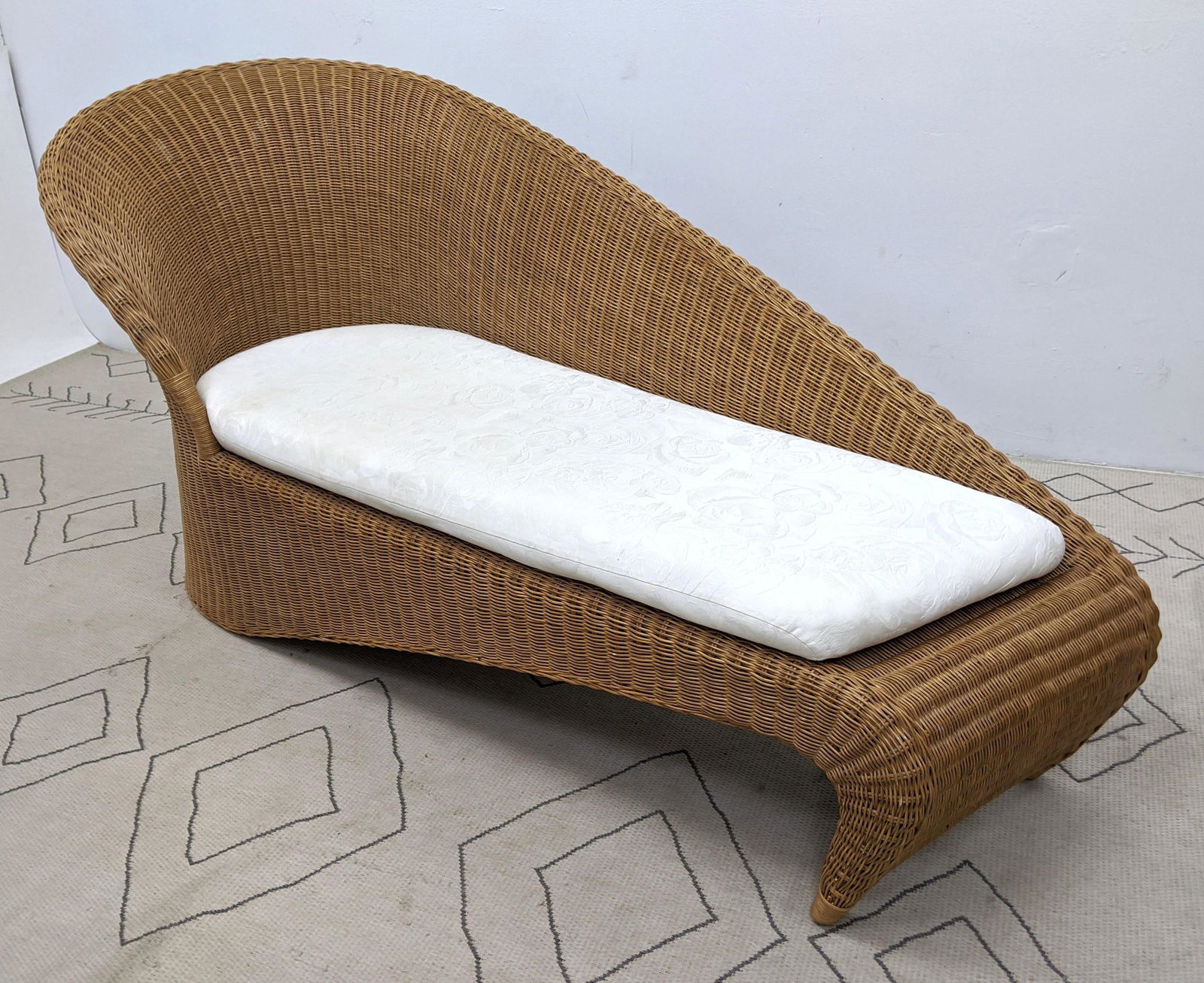 Designer Rattan Chaise Lounge with Sweeping Curve. (1 of 7)