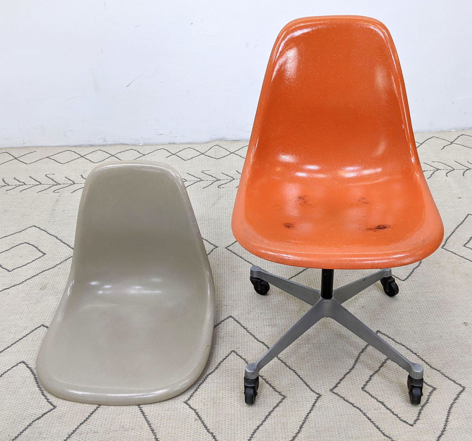 2 Eames HERMAN MILLER Shells. Orange Chair. Gray Shell (1 of 14)