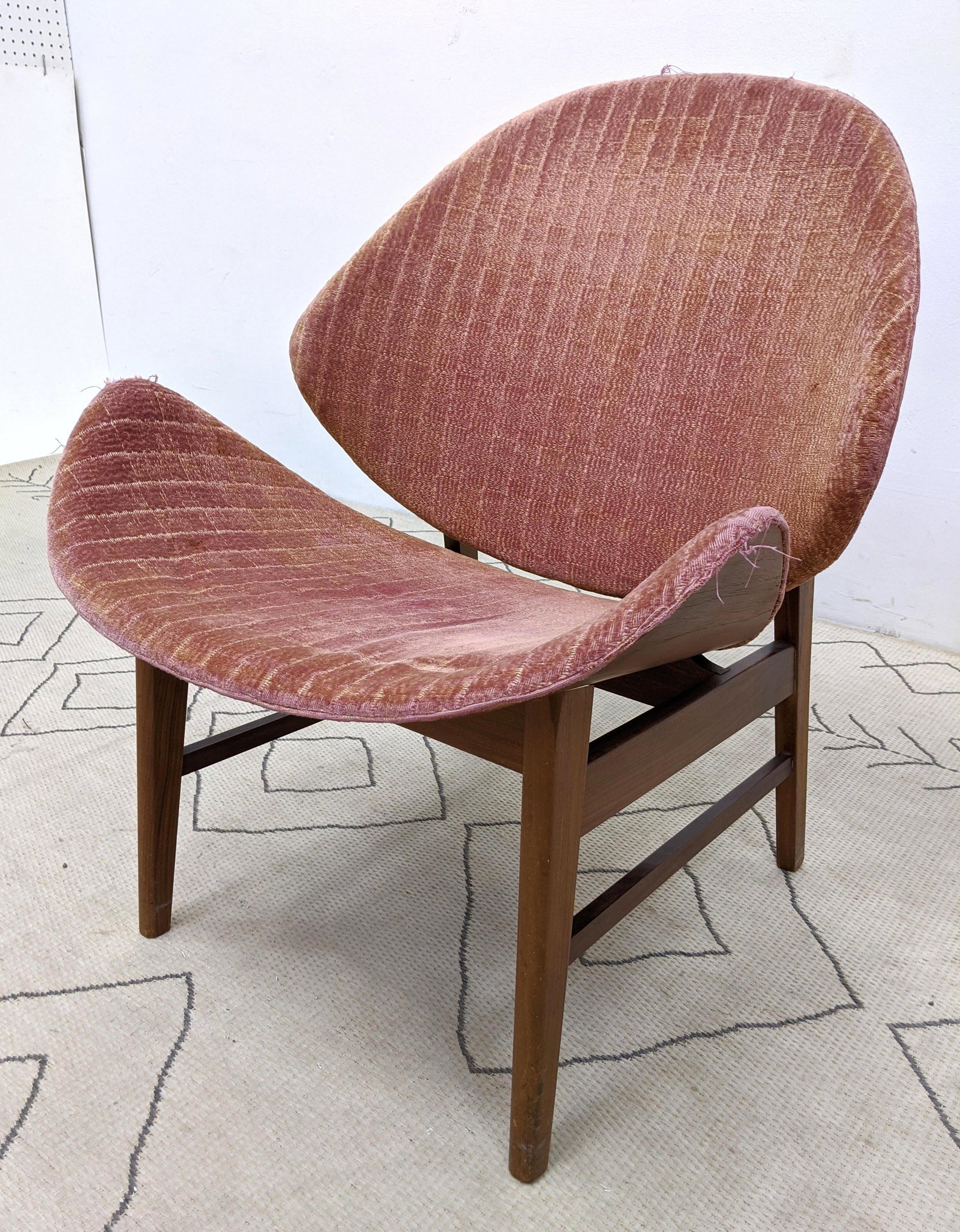 Mid-Century KODA WOOD Lounge Chair. Penguin Style. Unm: Mid-Century KODA WOOD Lounge Chair. Penguin Style. Unmarked. -- Dimensions: H: 31 inches: W: 24 inches: D: 25 inches ---