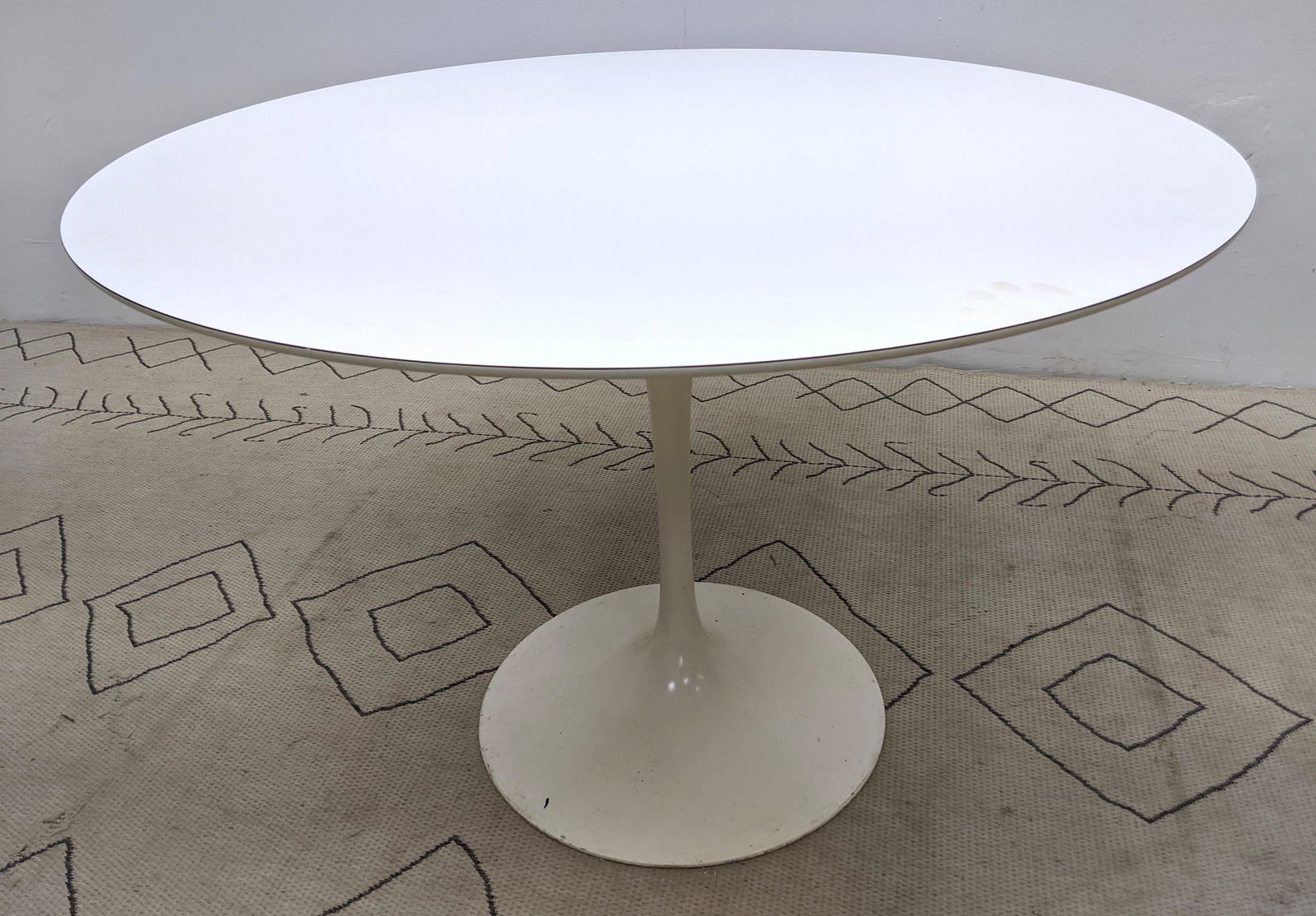 Knoll Laminate Top Dining Table with Round Top. (1 of 6)