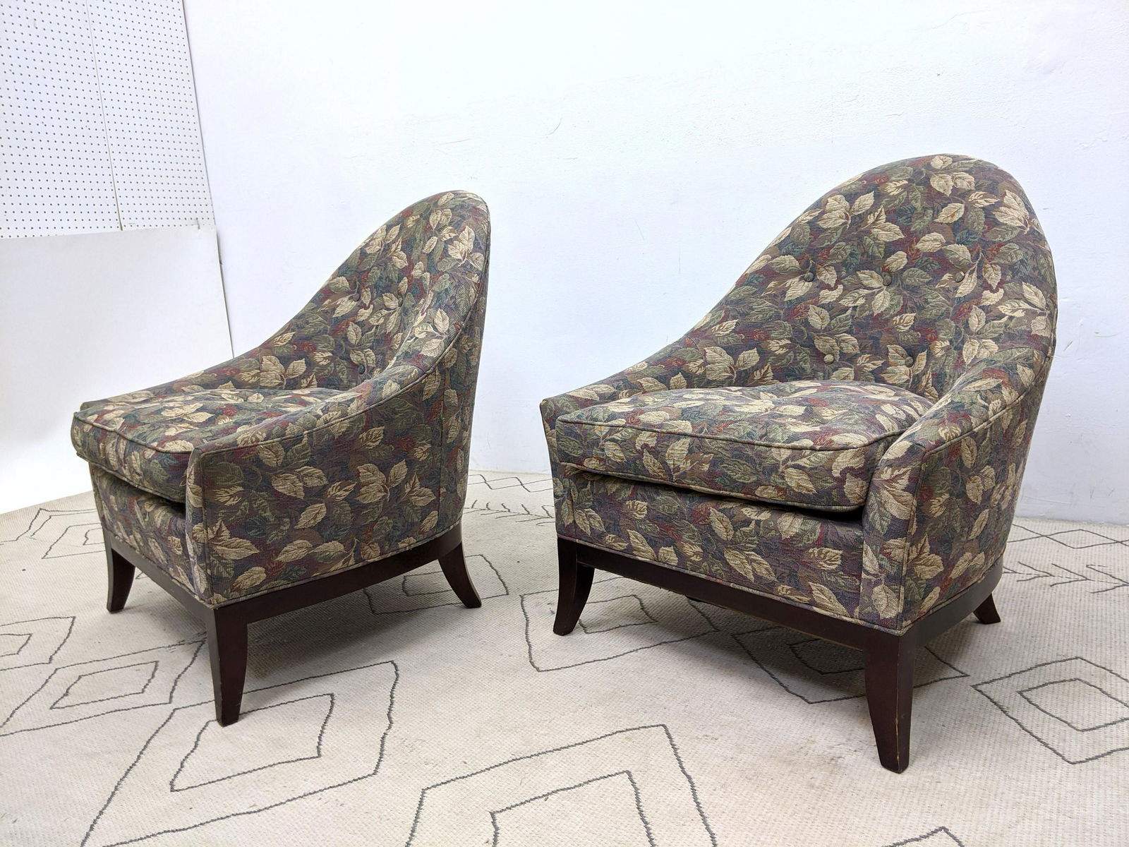 Pair HICKORY CHAIR CO. Lounge Chairs. Splayed legs. (1 of 9)