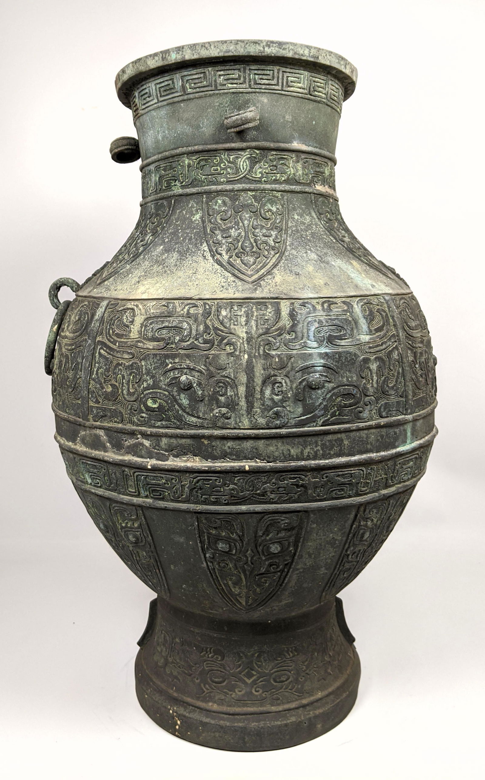 Large Chinese Bronze Urn. (1 of 15)