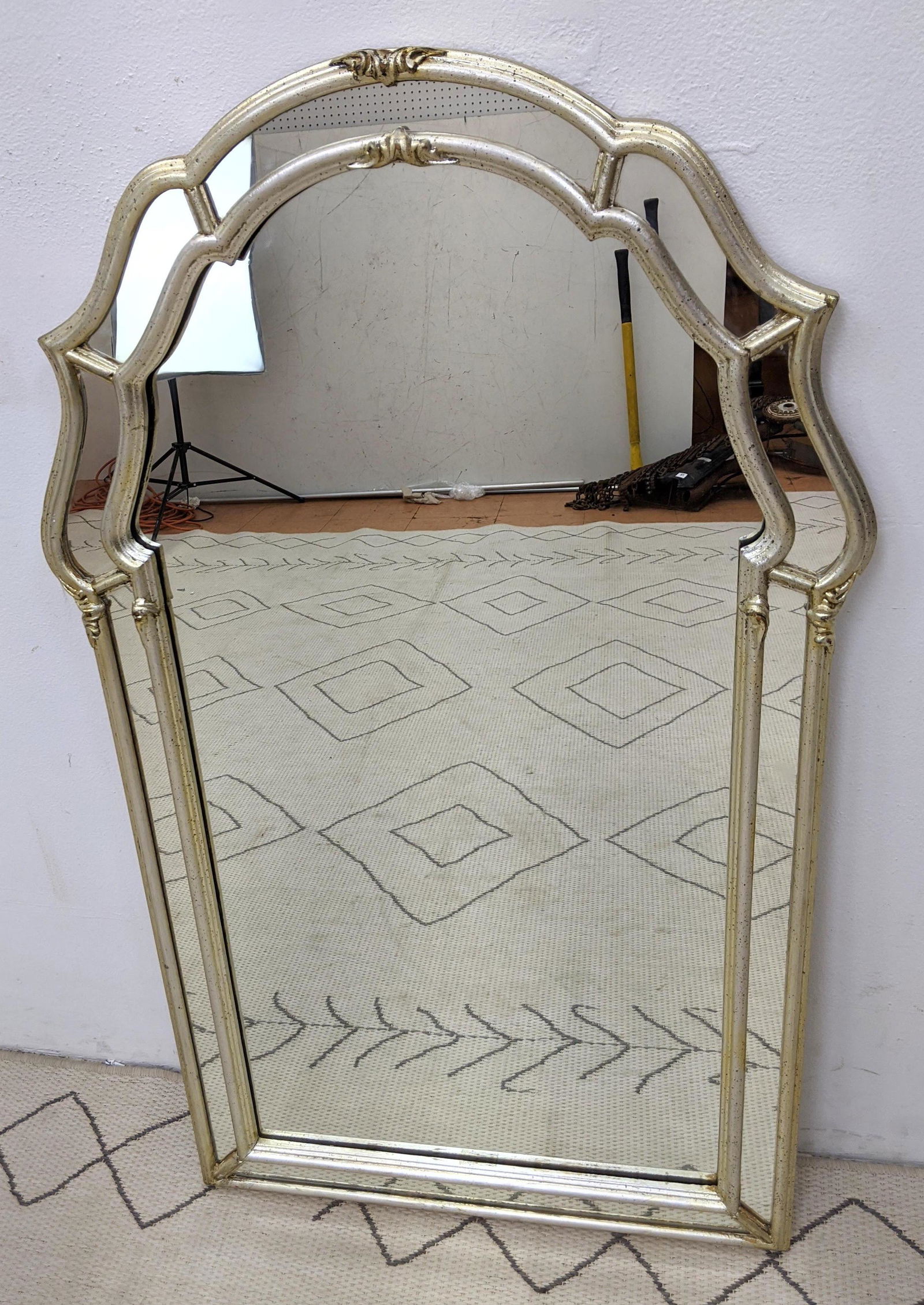 LA BARGE MIRRORS INC. Wall Mirror. Carved with silver p (1 of 9)