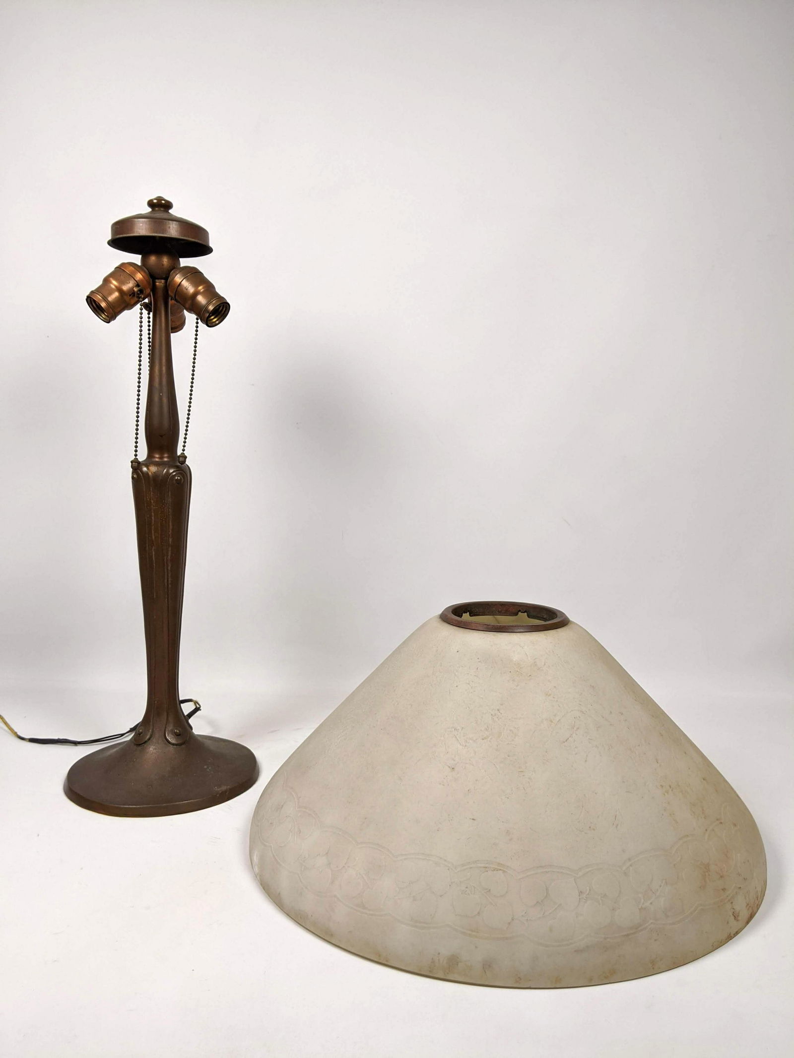 Vintage HANDEL Table Lamp with etched shade. (1 of 14)