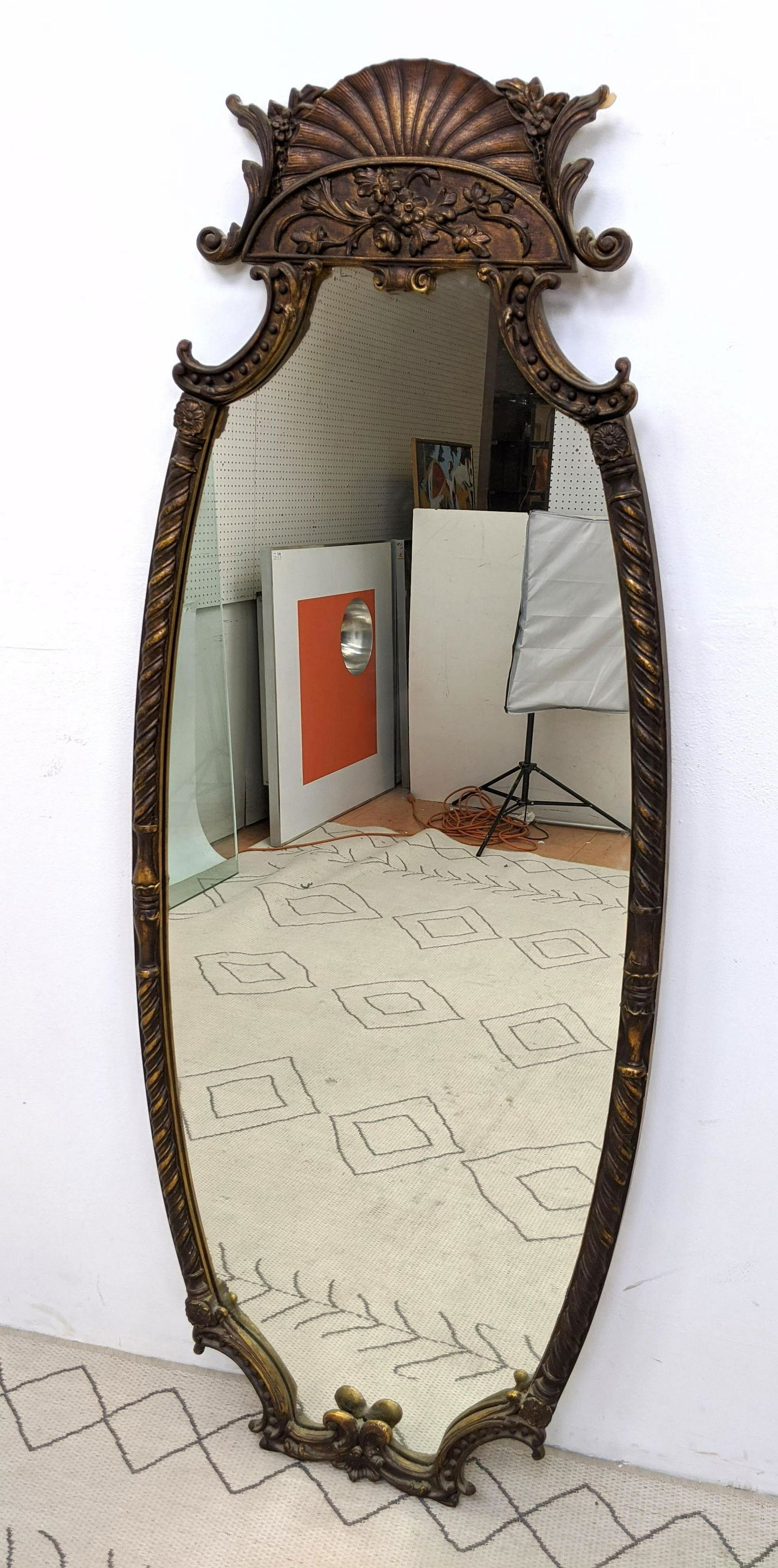 Large Fancy Vintage Wall Mirror with Shell Design Top. (1 of 16)