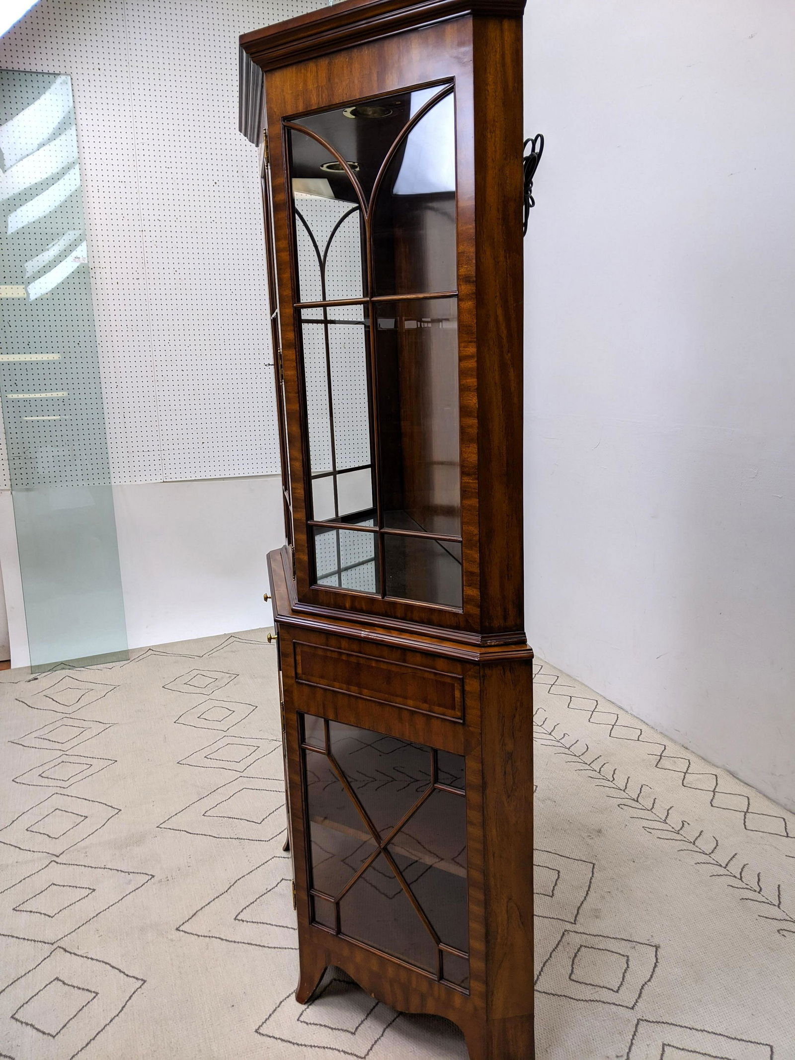 MAITLAND SMITH Mahogany Banded Corner cabinet.  2 part (1 of 16)