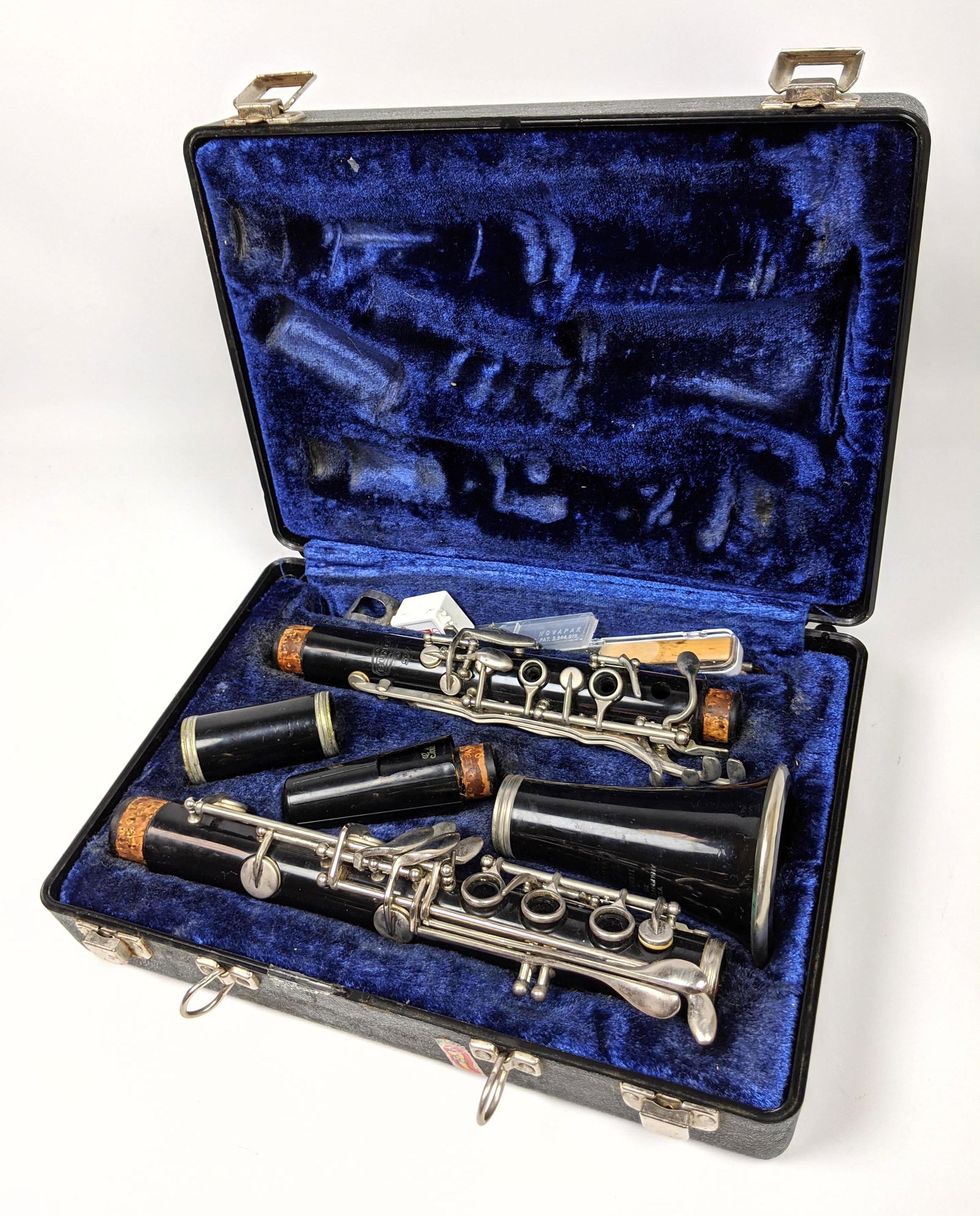 Bundy Clarinet in case. (1 of 15)