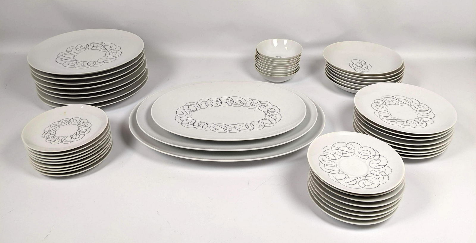 52 pcs RAYMOND LOEWY China Dinner Service.  CONTINENTAL (1 of 13)