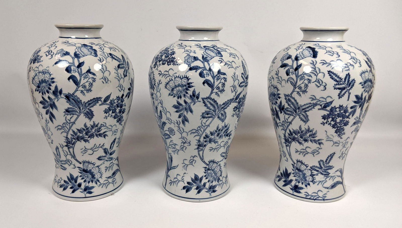 3pcs Chinese Blue and White Vases.  Contemporary. (1 of 9)
