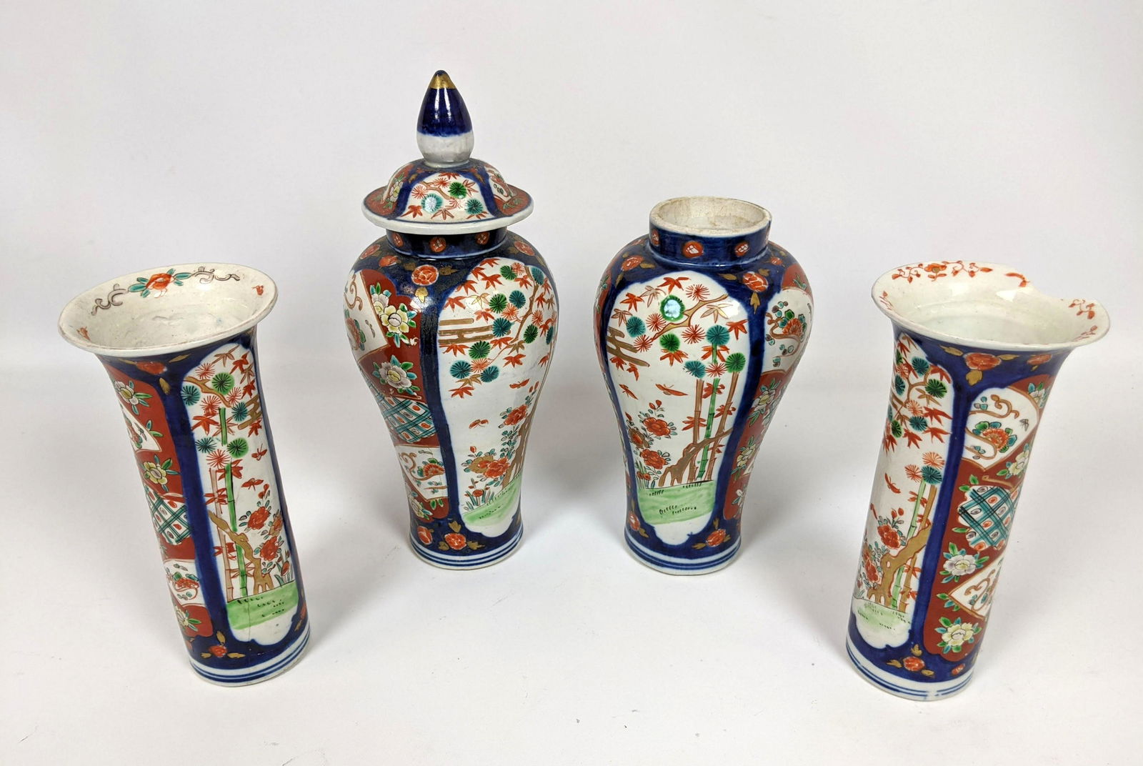 4pcs Imari Porcelain Vases and Urns. (1 of 7)