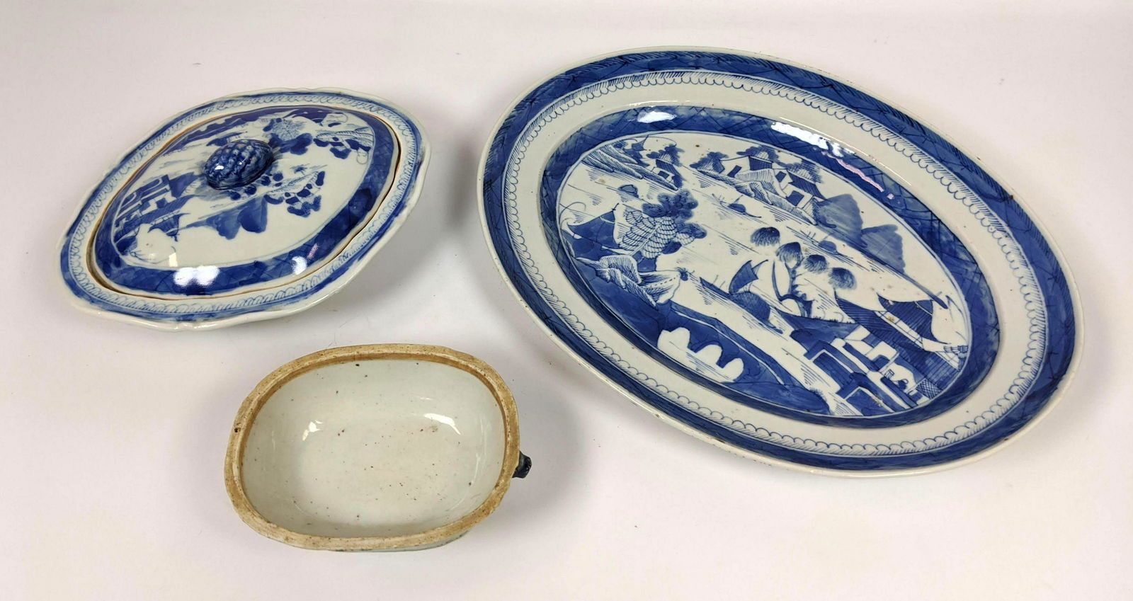 3pcs Asian Blue and White Porcelains. Platter, covered (1 of 14)