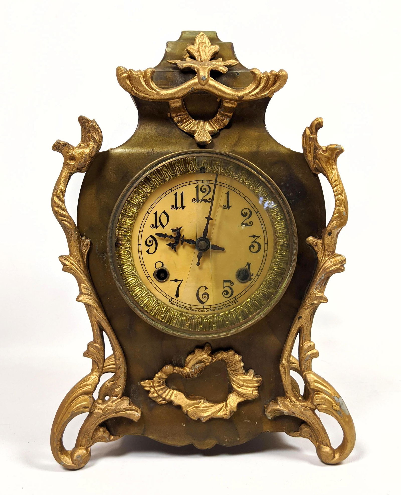 New Haven Clock Co. Mantle Clock. Painted Metal Case. (1 of 14)