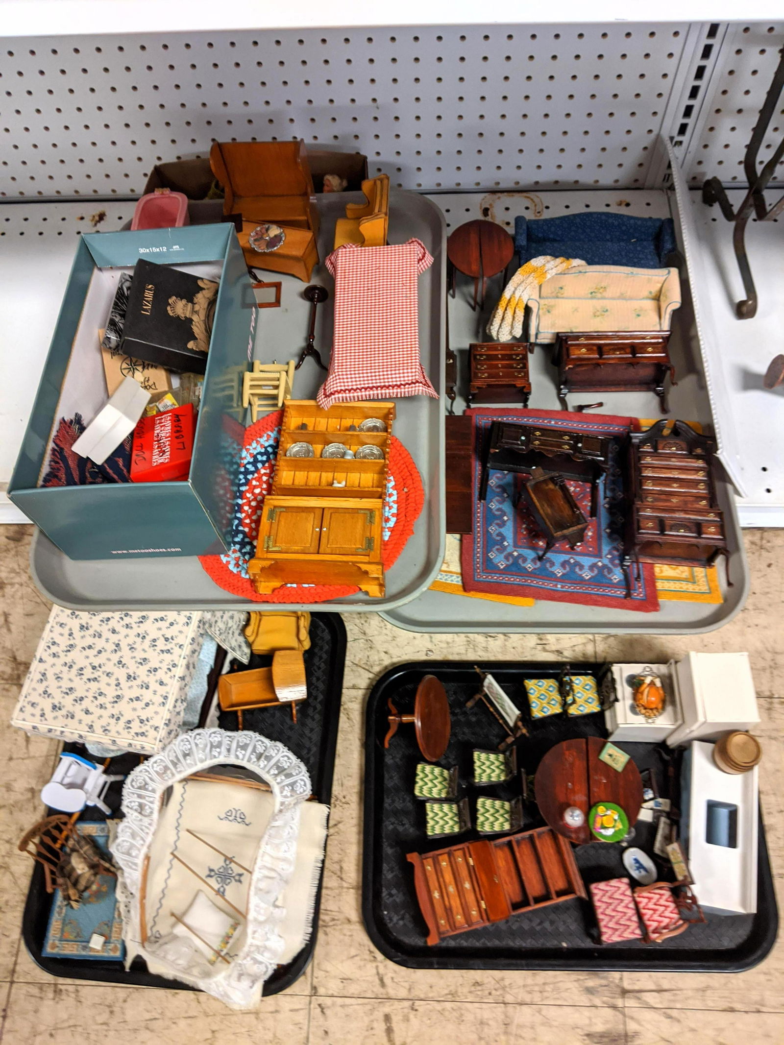 4 tray lot of doll house furniture. (1 of 15)