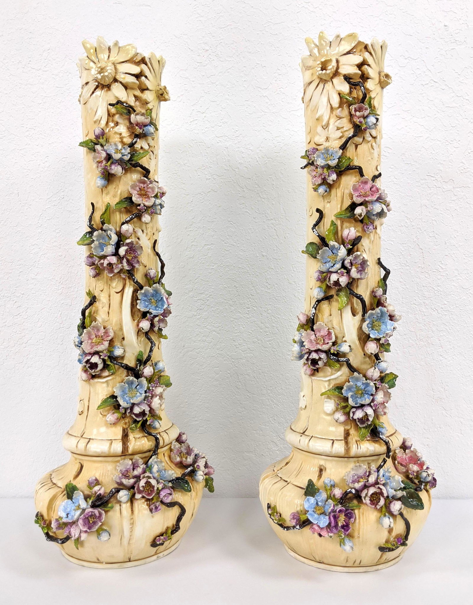 Pr MANMUTH 28Ó Pottery Vases. Amphora style vases with (1 of 12)