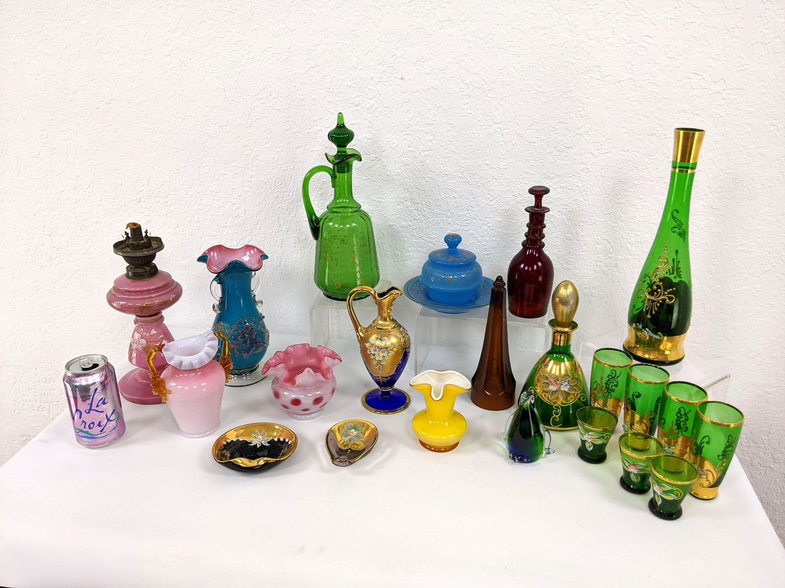 22pc Mixed Lot Vintage Colored Glass. Vases, lamps, dec (1 of 12)