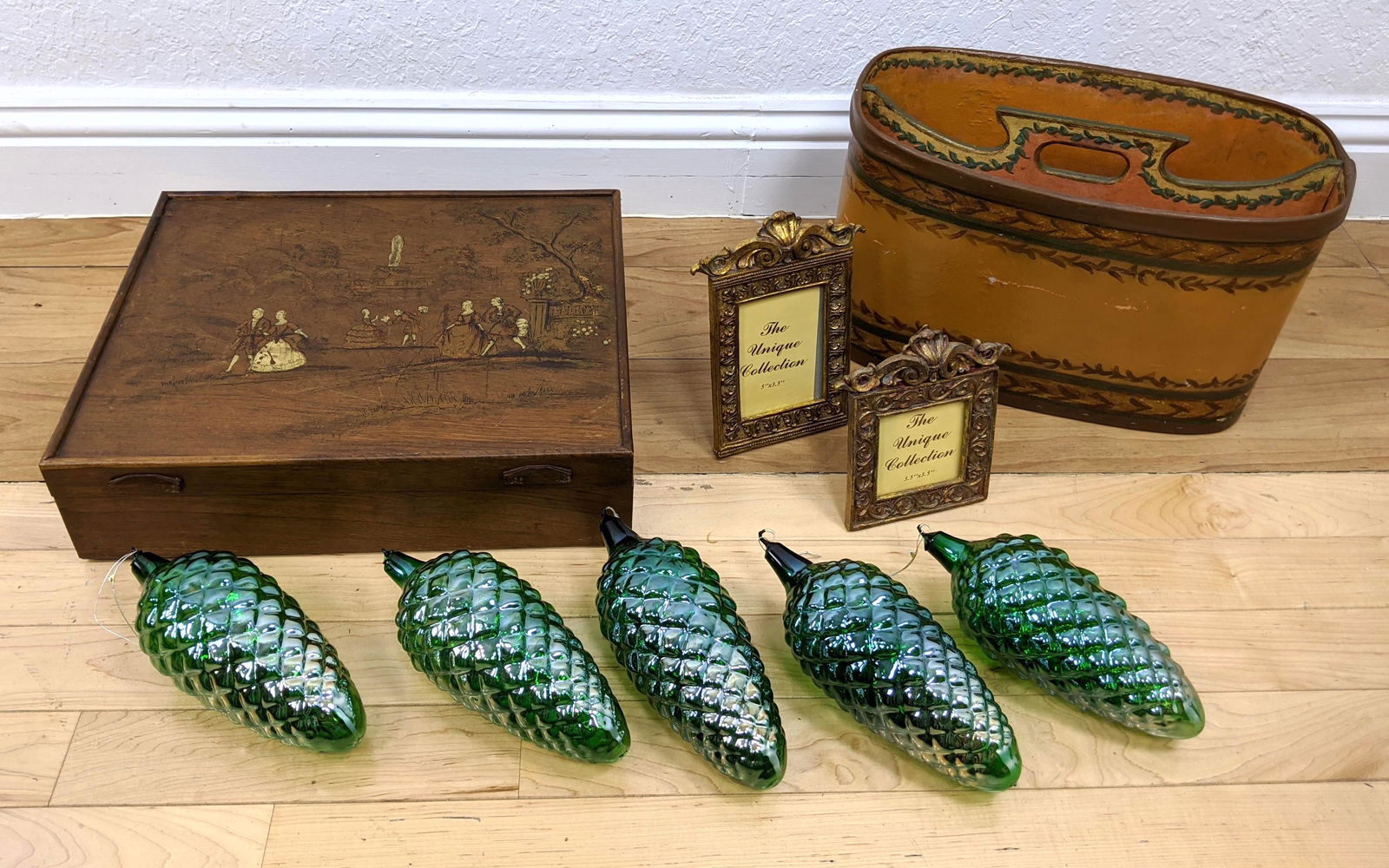 Rectangular Box with hand painted lid. 5 large contempo (1 of 14)