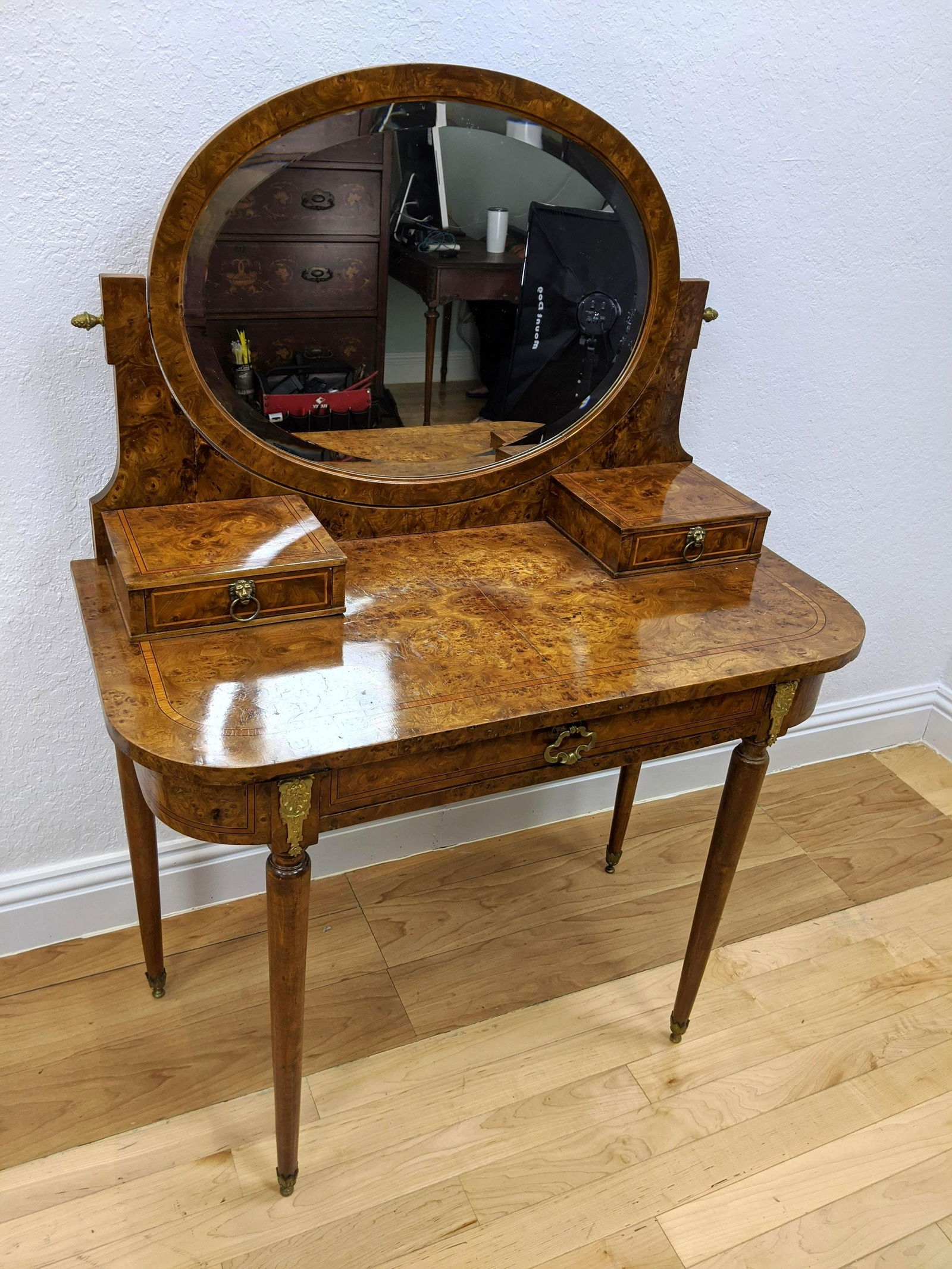 Burl Maple Antique Continental Vanity. Oval beveled mir (1 of 12)