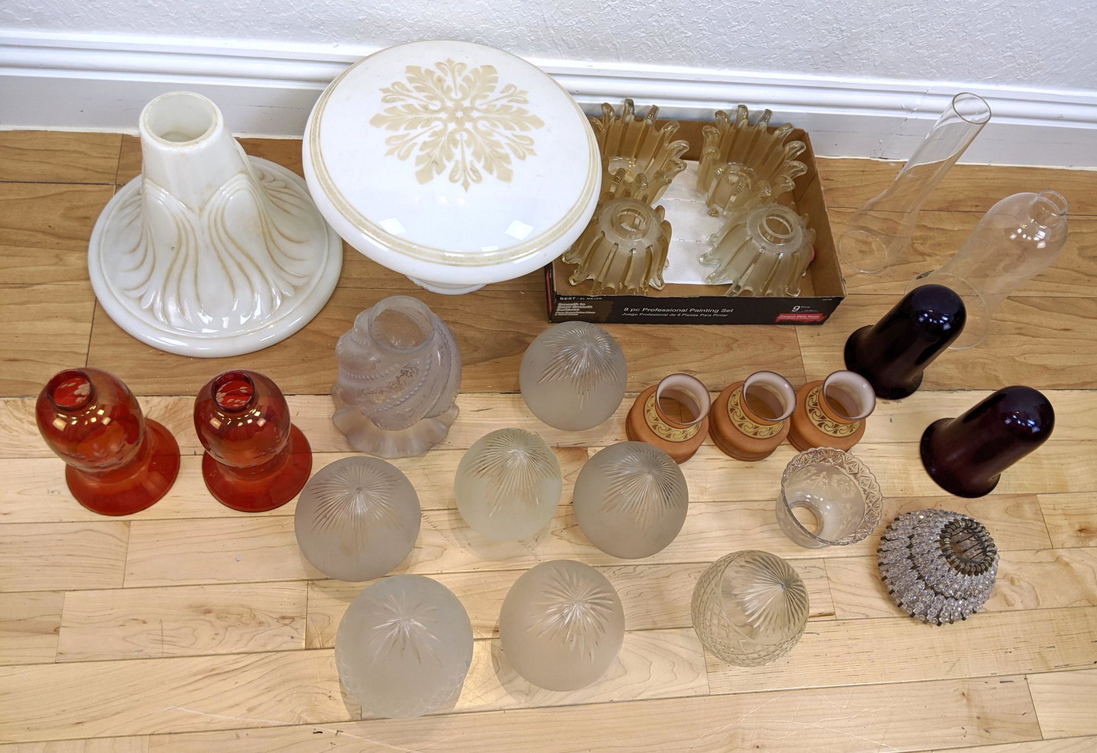 28pc Vintage Glass Lamp Shades, Hurricanes. Some matche (1 of 8)