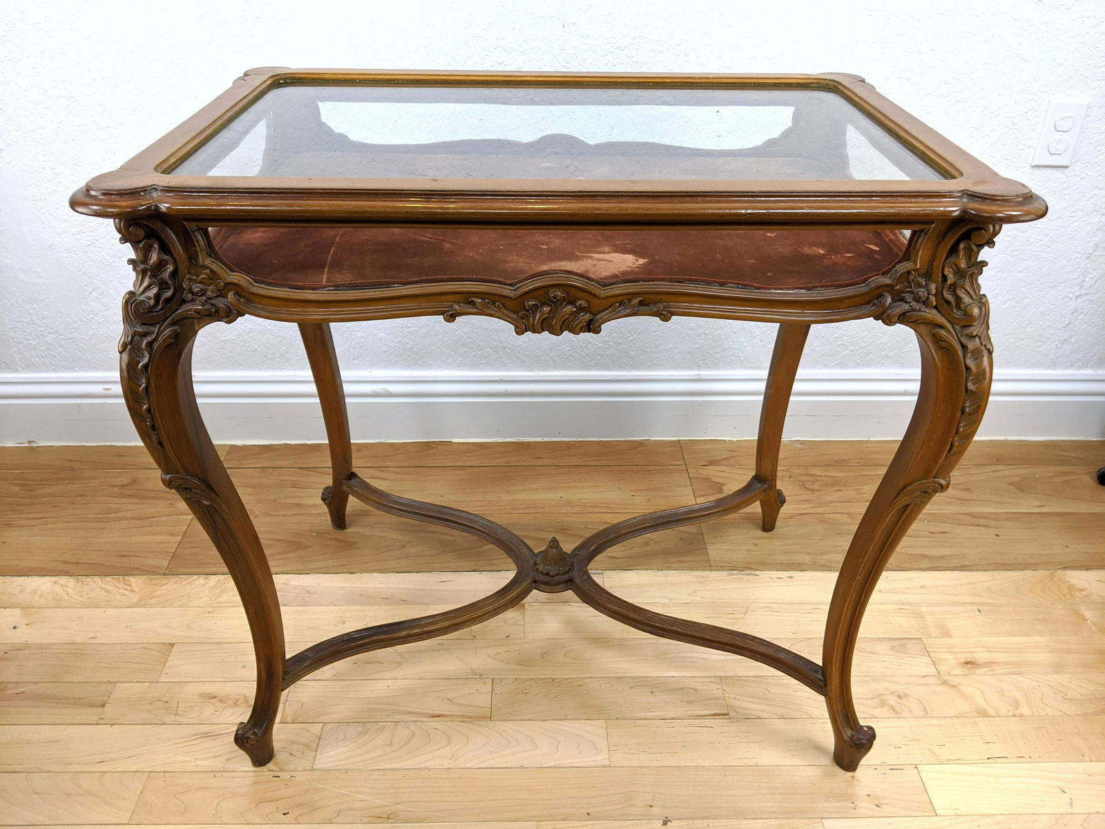19th Century French Glass Top Vitrine Table. French leg (1 of 13)