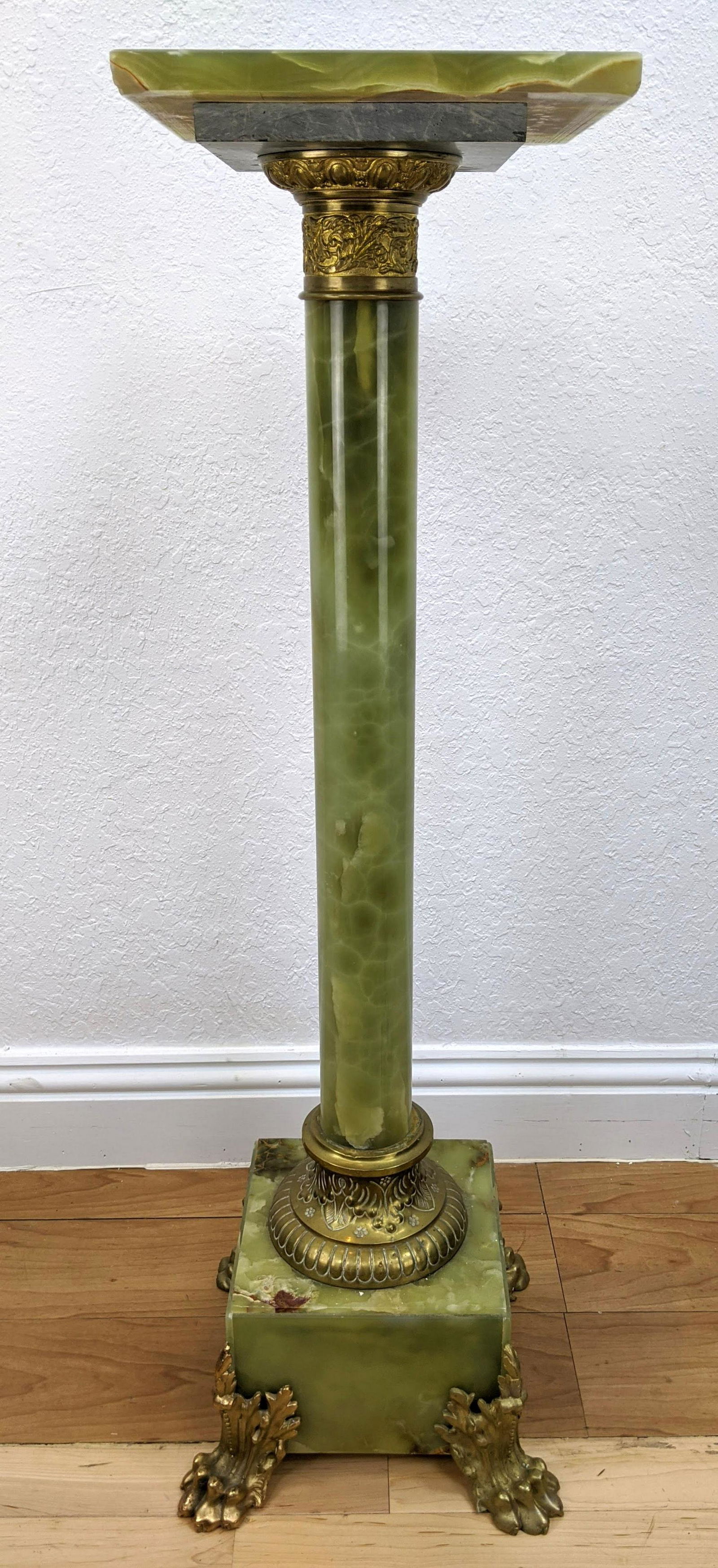 Green Onyx Column Form Pedestal Display Stand. Decorati (1 of 9)