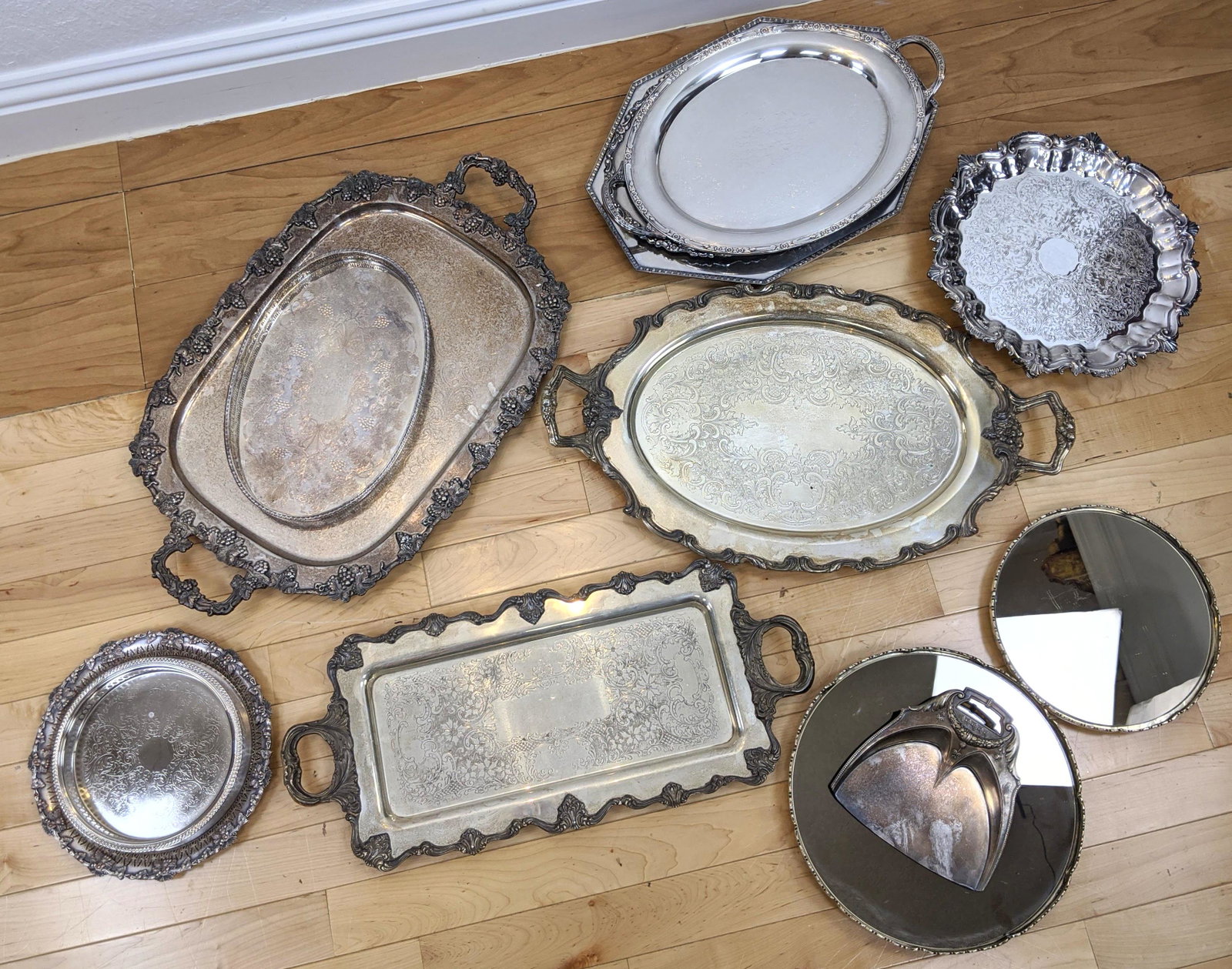 13pc Silverplate Serving Trays Tableware Lot. Some larg: 13pc Silverplate Serving Trays Tableware Lot. Some large handled trays, serving dishes, crumber, etc. Some marked-- Dimensions: : W: 28.25 inches: D: 18 inches ---