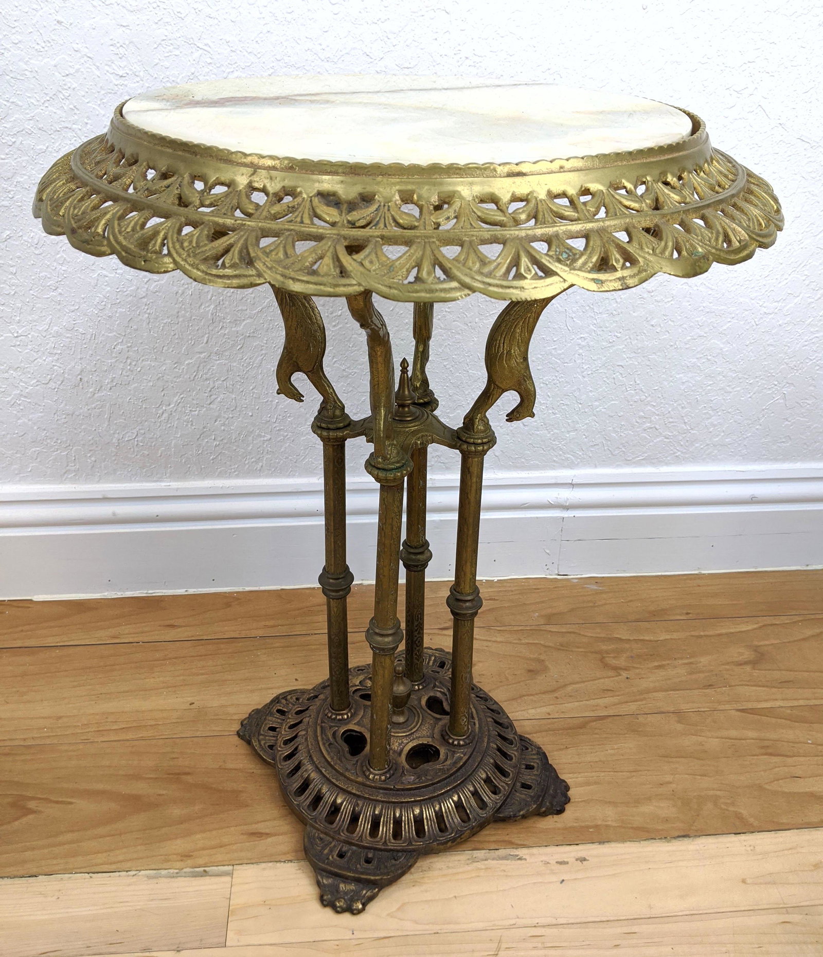 Onyx top Cast Brass Side End Table. 4 legs with bird fo: Onyx top Cast Brass Side End Table. 4 legs with bird form caps. Decorative brass tray-- Dimensions: H: 25 inches: W: 20 inches: D: 20 inches ---