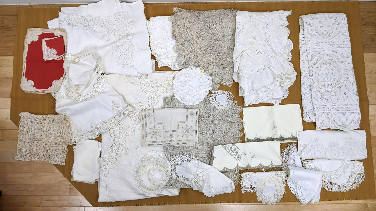 Lg Collection of Vintage & Antique Lace Tablecloths, Do: Lg Collection of Vintage & Antique Lace Tablecloths, Doilies, Pillowcases, etc. Mostly handmade lace-- Dimensions: ---