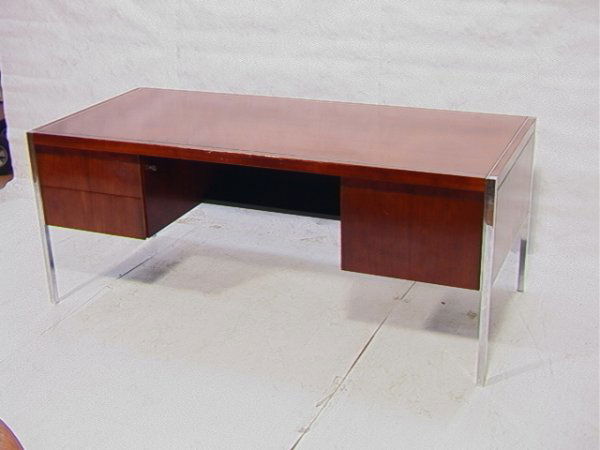Richard SCHULTZ Knoll Chrome and Walnut Desk. Ex: Richard SCHULTZ Knoll Chrome and Walnut Desk. Executive Desk. Square chrome legs and inlay. Dimensions: H: 29 inches: W: 72 inches: D: 32 inches Condition (General) Please contact us with specific que