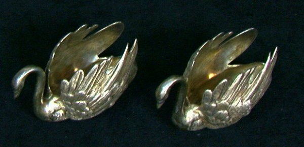 Pr Antique STERLING PERSIAN SWAN Figures MASTER S: Pr Antique STERLING PERSIAN SWAN Figures MASTER SALTS. Mk'd with Persian Lettering and 84. 2 PCS. Dimensions: H: 2.5 inches: W: 5 inches: D: 2.5 inches Weight: 17 Troy ozs. Condition (General) Please 
