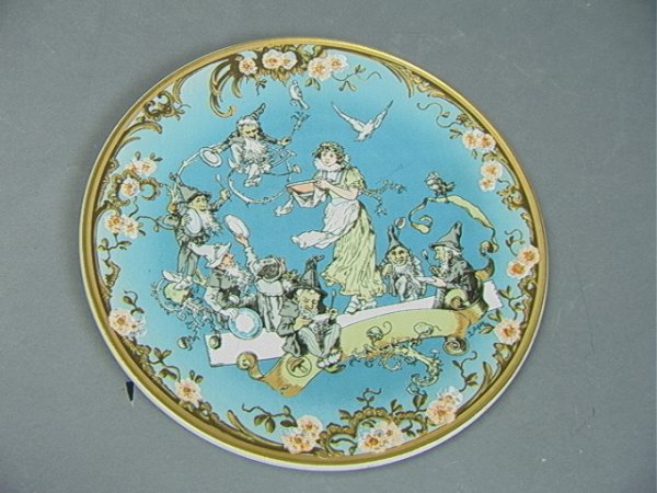METTLACH Collectors Society Plate. Snow White & S: METTLACH Collectors Society Plate. Snow White & Seven Dwarfs. Decorative incised plate. German. Mk'd. Dimensions: : W: 10.25 inches Condition (General) Please contact us with specific questions about 